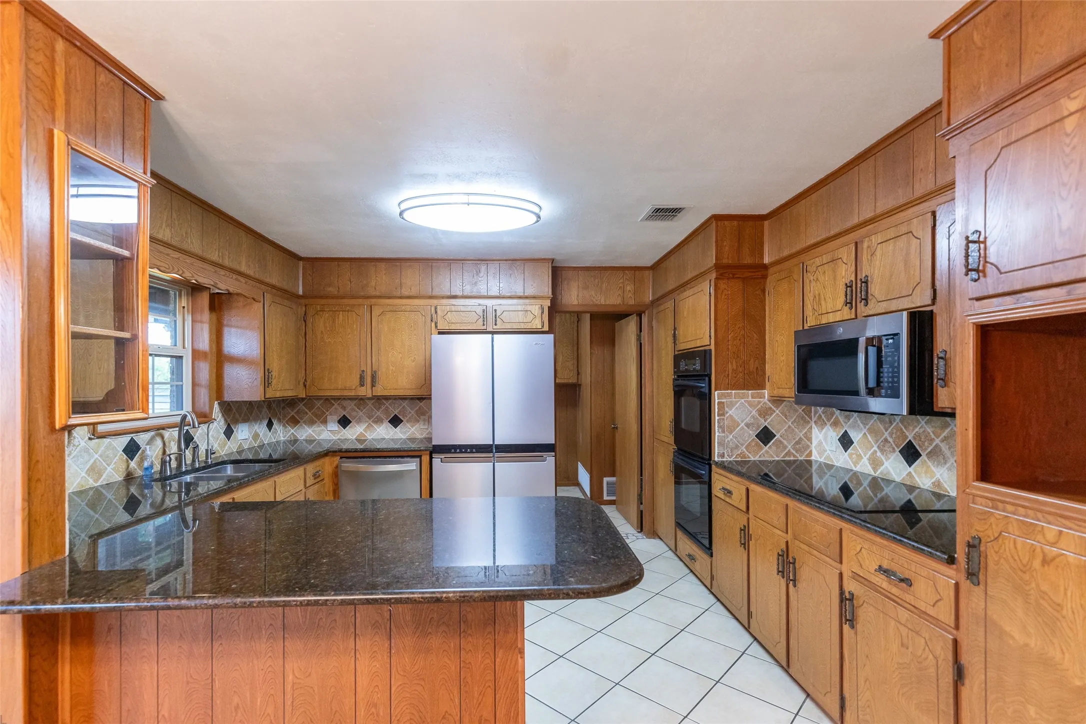 Single Family Residence For Sale in Taylor County , 146 Foothill Road, Abilene, Texas 79602, 3 Bedroom, 2 Bathroom, 2 Garage spaces, 2,025 Sqft, built in 1983, mls#21286505, Real Estate Agent in Abilene, Homes For Sale in Taylor county, Homes For Sale in Abilene, Realtor in Abilene Texas, Real Estate Brokerage Independent Realty Texas, Luminita Cordes Realtor