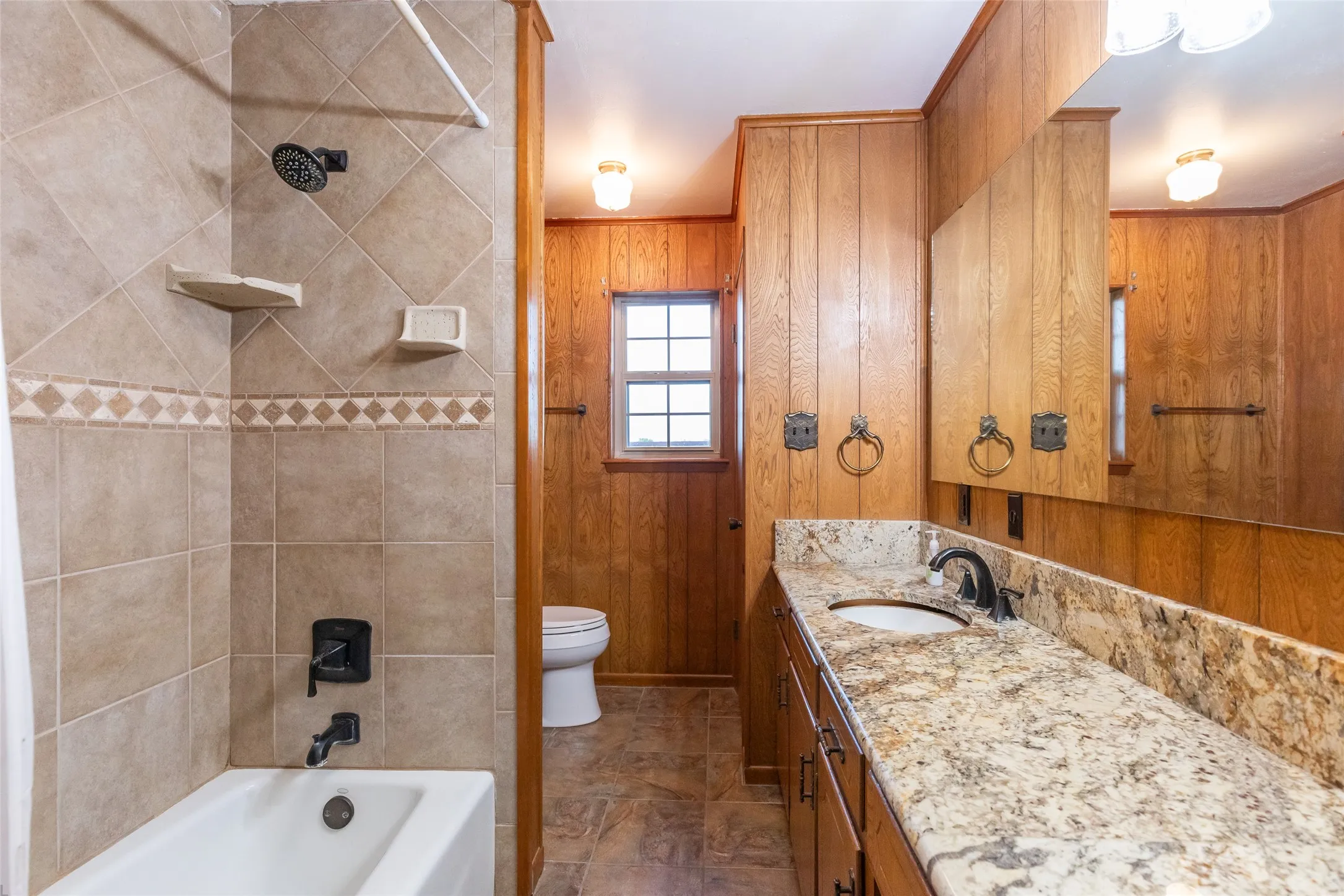 Single Family Residence For Sale in Taylor County , 146 Foothill Road, Abilene, Texas 79602, 3 Bedroom, 2 Bathroom, 2 Garage spaces, 2,025 Sqft, built in 1983, mls#21286505, Real Estate Agent in Abilene, Homes For Sale in Taylor county, Homes For Sale in Abilene, Realtor in Abilene Texas, Real Estate Brokerage Independent Realty Texas, Luminita Cordes Realtor