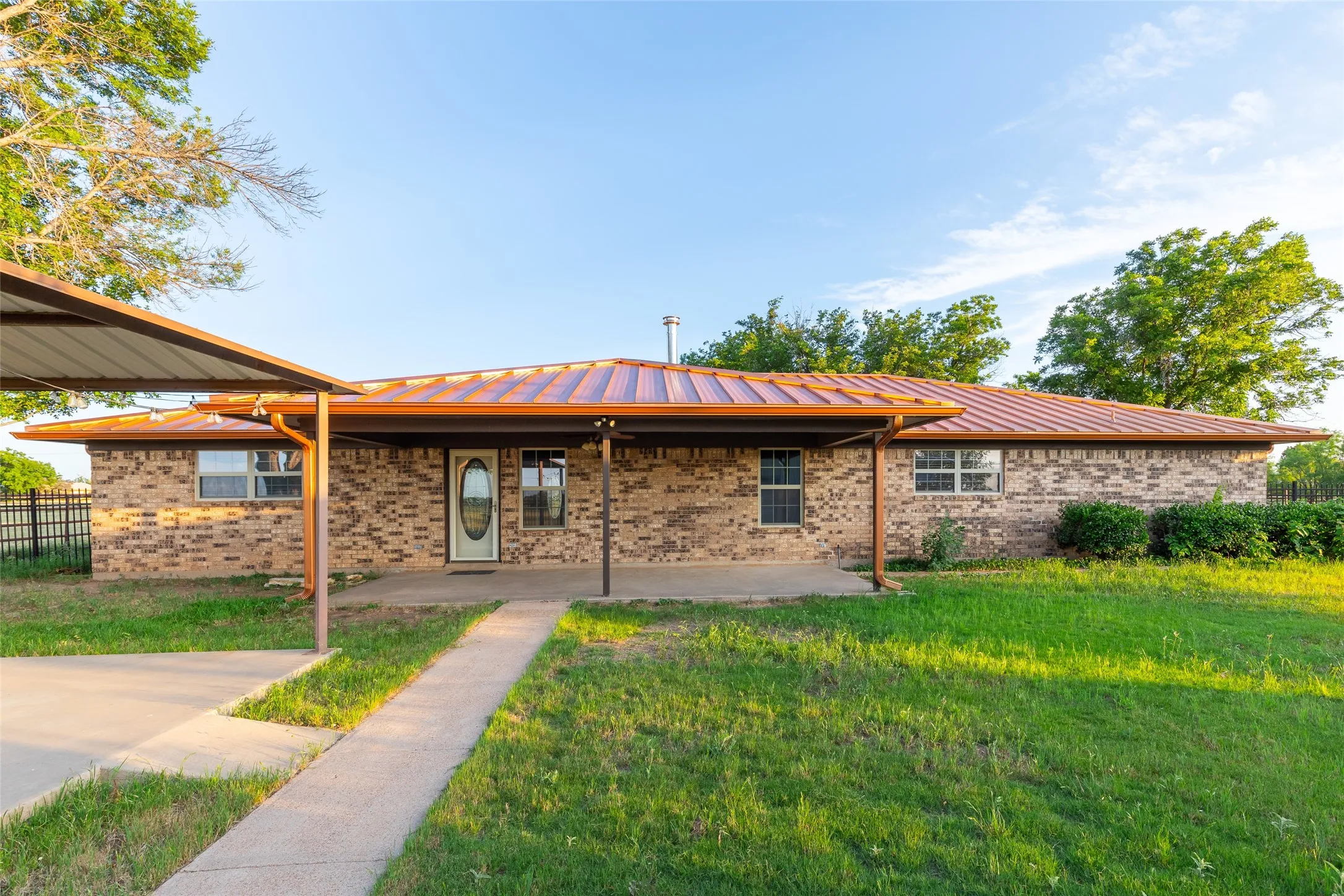 Single Family Residence For Sale in Taylor County , 146 Foothill Road, Abilene, Texas 79602, 3 Bedroom, 2 Bathroom, 2 Garage spaces, 2,025 Sqft, built in 1983, mls#21286505, Real Estate Agent in Abilene, Homes For Sale in Taylor county, Homes For Sale in Abilene, Realtor in Abilene Texas, Real Estate Brokerage Independent Realty Texas, Luminita Cordes Realtor