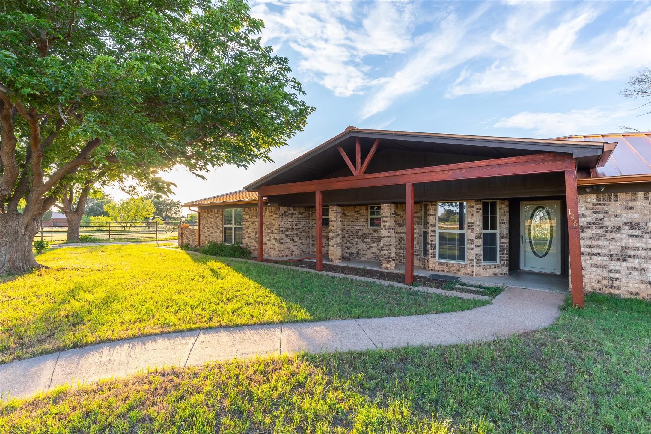 Single Family Residence For Sale in Taylor County , 146 Foothill Road, Abilene, Texas 79602, 3 Bedroom, 2 Bathroom, 2 Garage spaces, 2,025 Sqft, built in 1983, mls#21286505, Real Estate Agent in Abilene, Homes For Sale in Taylor county, Homes For Sale in Abilene, Realtor in Abilene Texas, Real Estate Brokerage Independent Realty Texas, Luminita Cordes Realtor