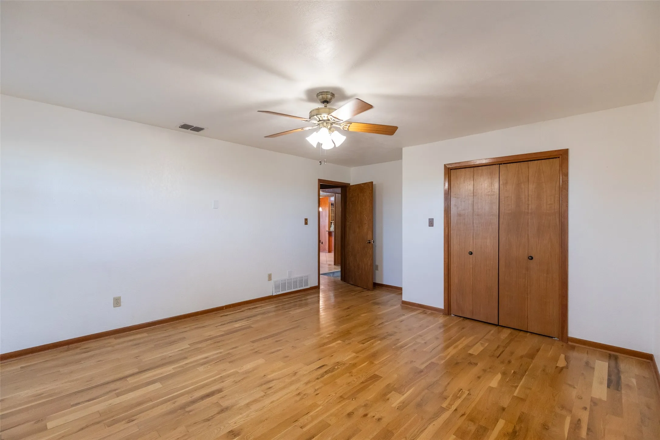 Single Family Residence For Sale in Taylor County , 146 Foothill Road, Abilene, Texas 79602, 3 Bedroom, 2 Bathroom, 2 Garage spaces, 2,025 Sqft, built in 1983, mls#21286505, Real Estate Agent in Abilene, Homes For Sale in Taylor county, Homes For Sale in Abilene, Realtor in Abilene Texas, Real Estate Brokerage Independent Realty Texas, Luminita Cordes Realtor