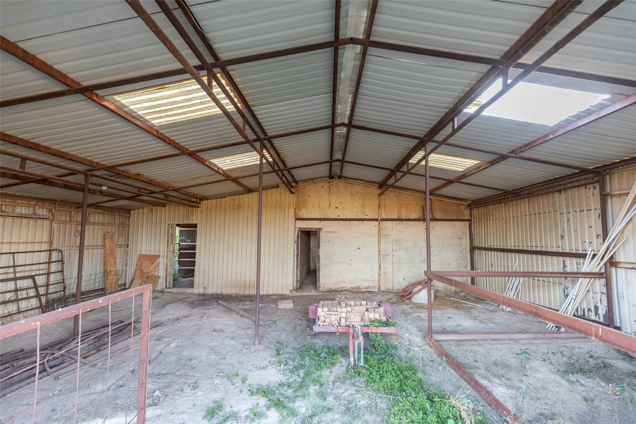 Single Family Residence For Sale in Taylor County , 146 Foothill Road, Abilene, Texas 79602, 3 Bedroom, 2 Bathroom, 2 Garage spaces, 2,025 Sqft, built in 1983, mls#21286505, Real Estate Agent in Abilene, Homes For Sale in Taylor county, Homes For Sale in Abilene, Realtor in Abilene Texas, Real Estate Brokerage Independent Realty Texas, Luminita Cordes Realtor