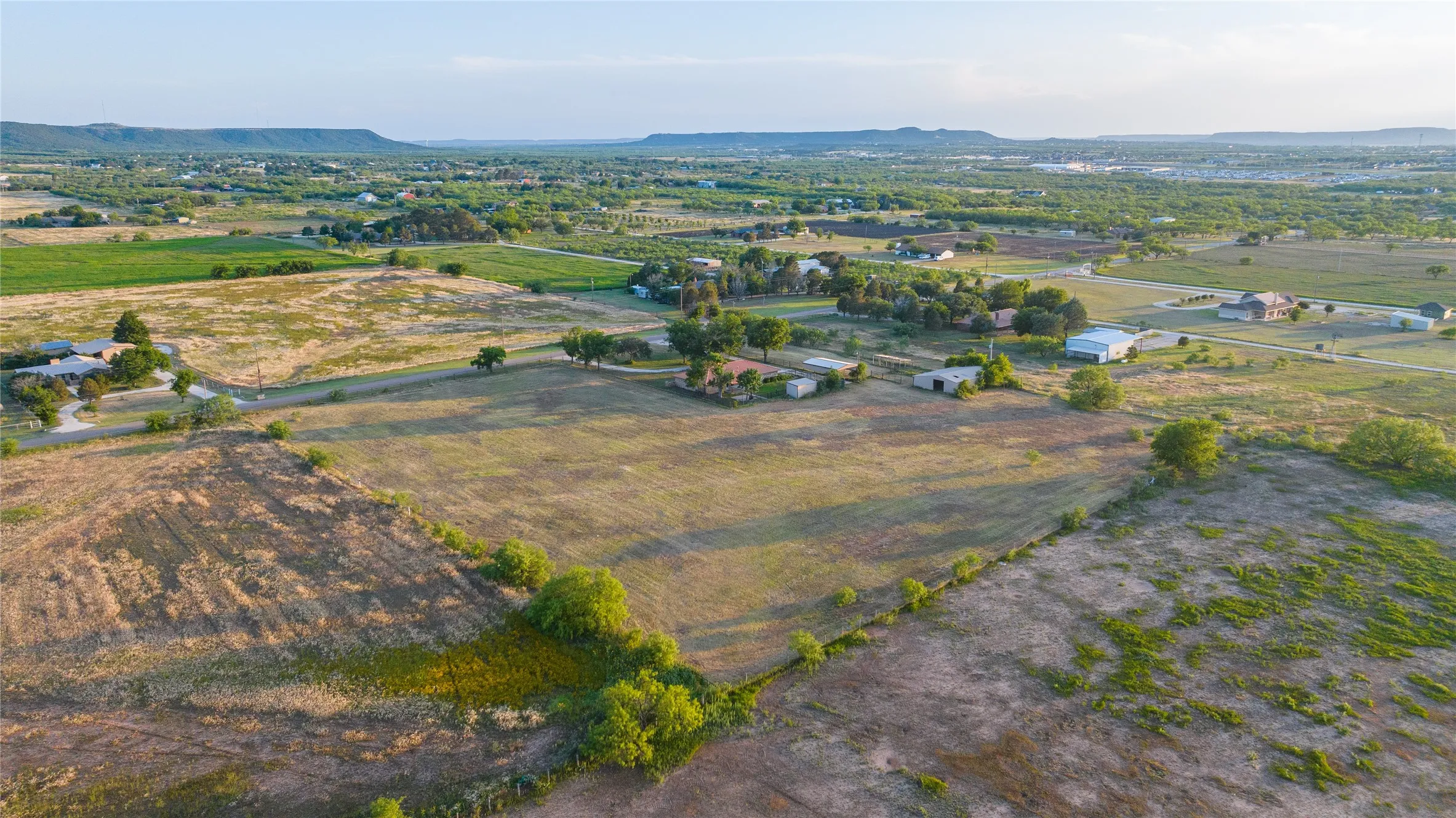 Single Family Residence For Sale in Taylor County , 146 Foothill Road, Abilene, Texas 79602, 3 Bedroom, 2 Bathroom, 2 Garage spaces, 2,025 Sqft, built in 1983, mls#21286505, Real Estate Agent in Abilene, Homes For Sale in Taylor county, Homes For Sale in Abilene, Realtor in Abilene Texas, Real Estate Brokerage Independent Realty Texas, Luminita Cordes Realtor