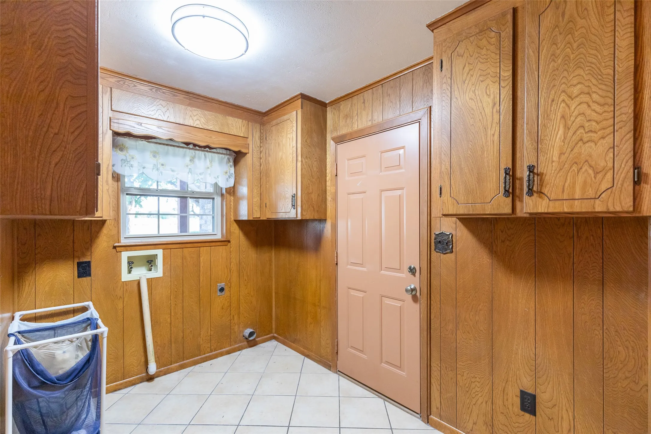 Single Family Residence For Sale in Taylor County , 146 Foothill Road, Abilene, Texas 79602, 3 Bedroom, 2 Bathroom, 2 Garage spaces, 2,025 Sqft, built in 1983, mls#21286505, Real Estate Agent in Abilene, Homes For Sale in Taylor county, Homes For Sale in Abilene, Realtor in Abilene Texas, Real Estate Brokerage Independent Realty Texas, Luminita Cordes Realtor