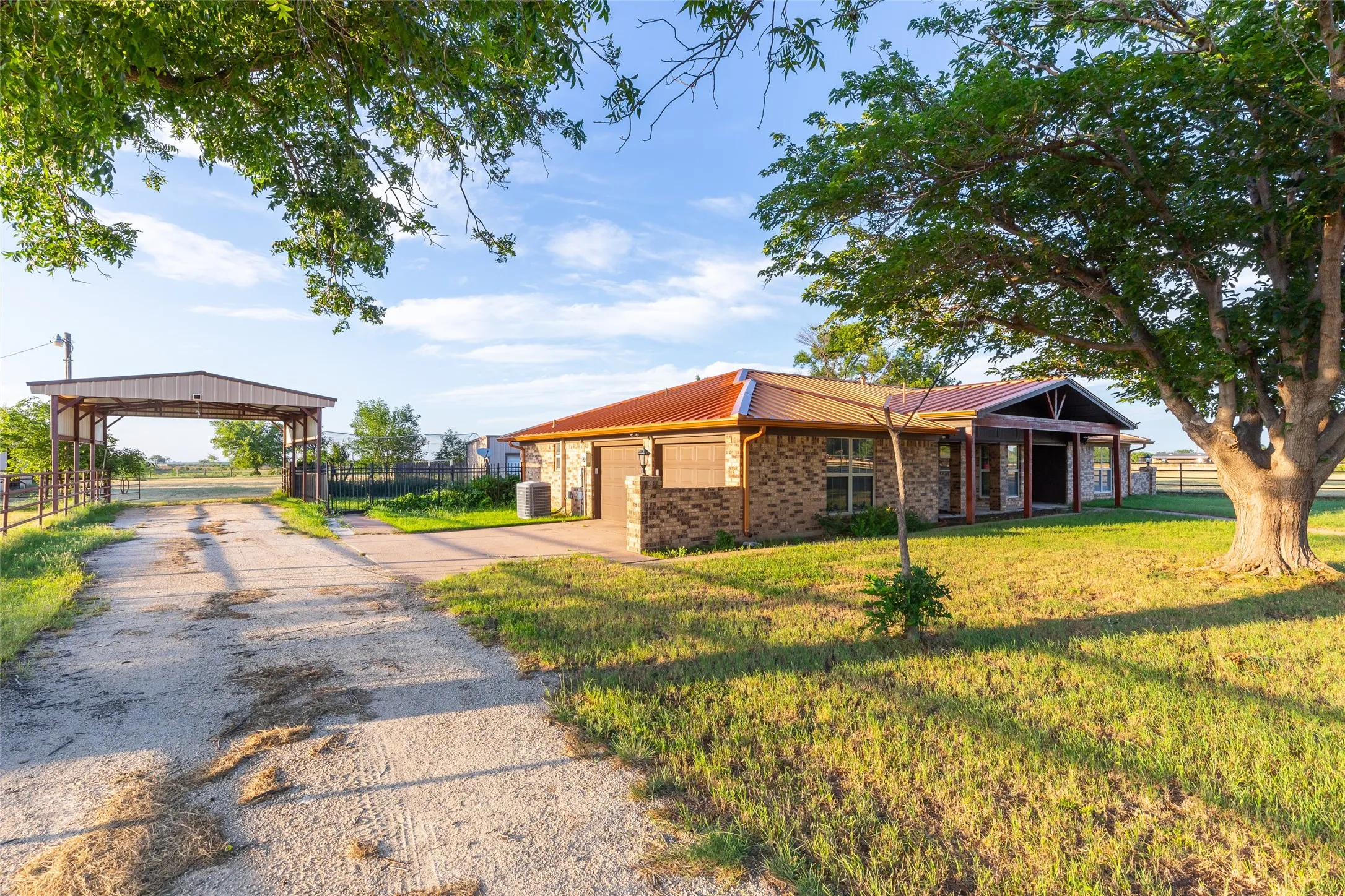 Single Family Residence For Sale in Taylor County , 146 Foothill Road, Abilene, Texas 79602, 3 Bedroom, 2 Bathroom, 2 Garage spaces, 2,025 Sqft, built in 1983, mls#21286505, Real Estate Agent in Abilene, Homes For Sale in Taylor county, Homes For Sale in Abilene, Realtor in Abilene Texas, Real Estate Brokerage Independent Realty Texas, Luminita Cordes Realtor