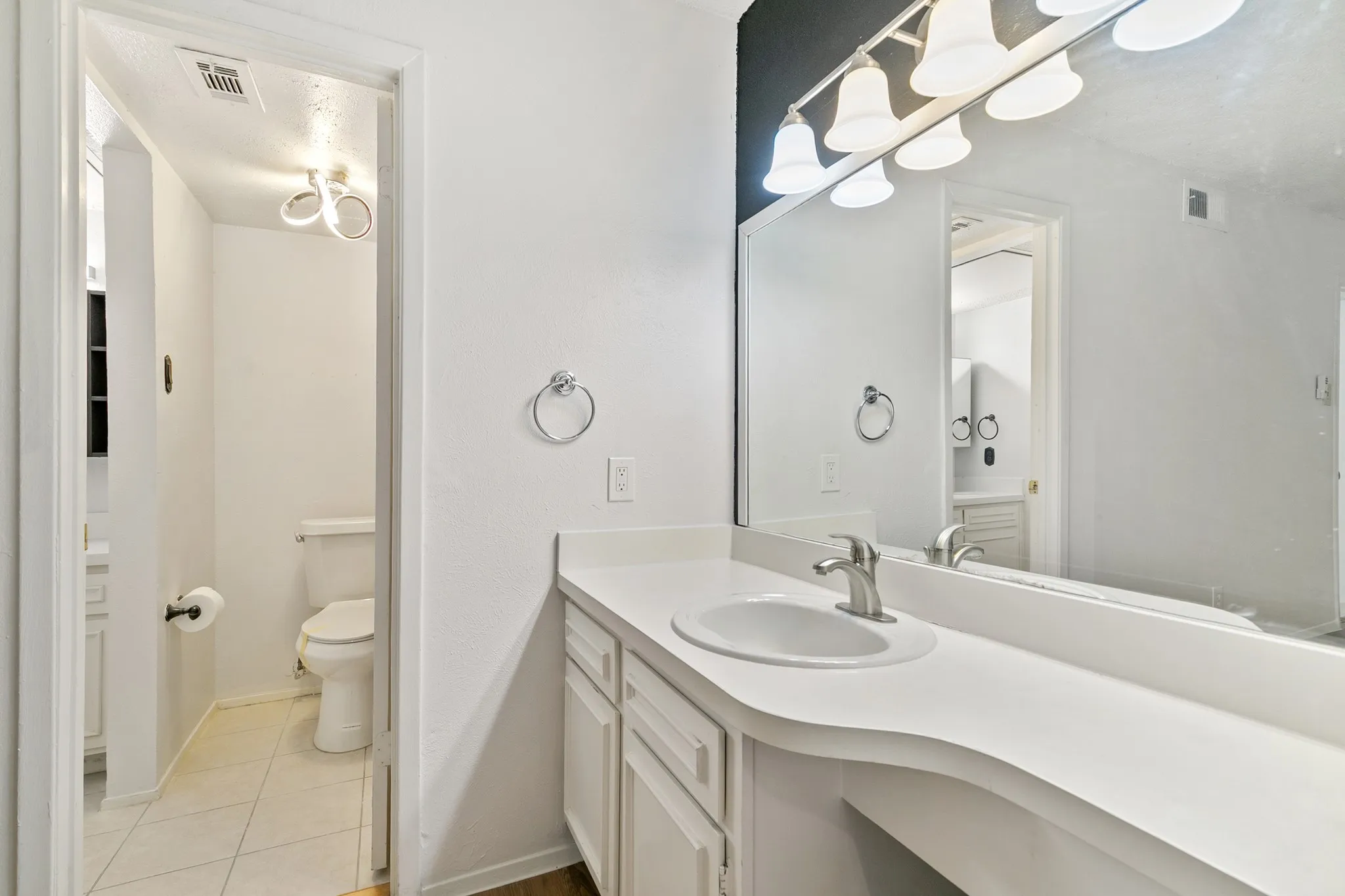 Condominium For Rent in Dallas County , 5300 Keller Springs Road 2093, Dallas, Texas 75248, 1 Bedroom, 1 Bathroom, Garage spaces, 812 Sqft, built in 1982, mls#21286509, Real Estate Agent in Dallas, Homes For Rent in Dallas county, Homes For Rent in Dallas, Realtor in Dallas Texas, Real Estate Brokerage Independent Realty Texas, Luminita Cordes Realtor