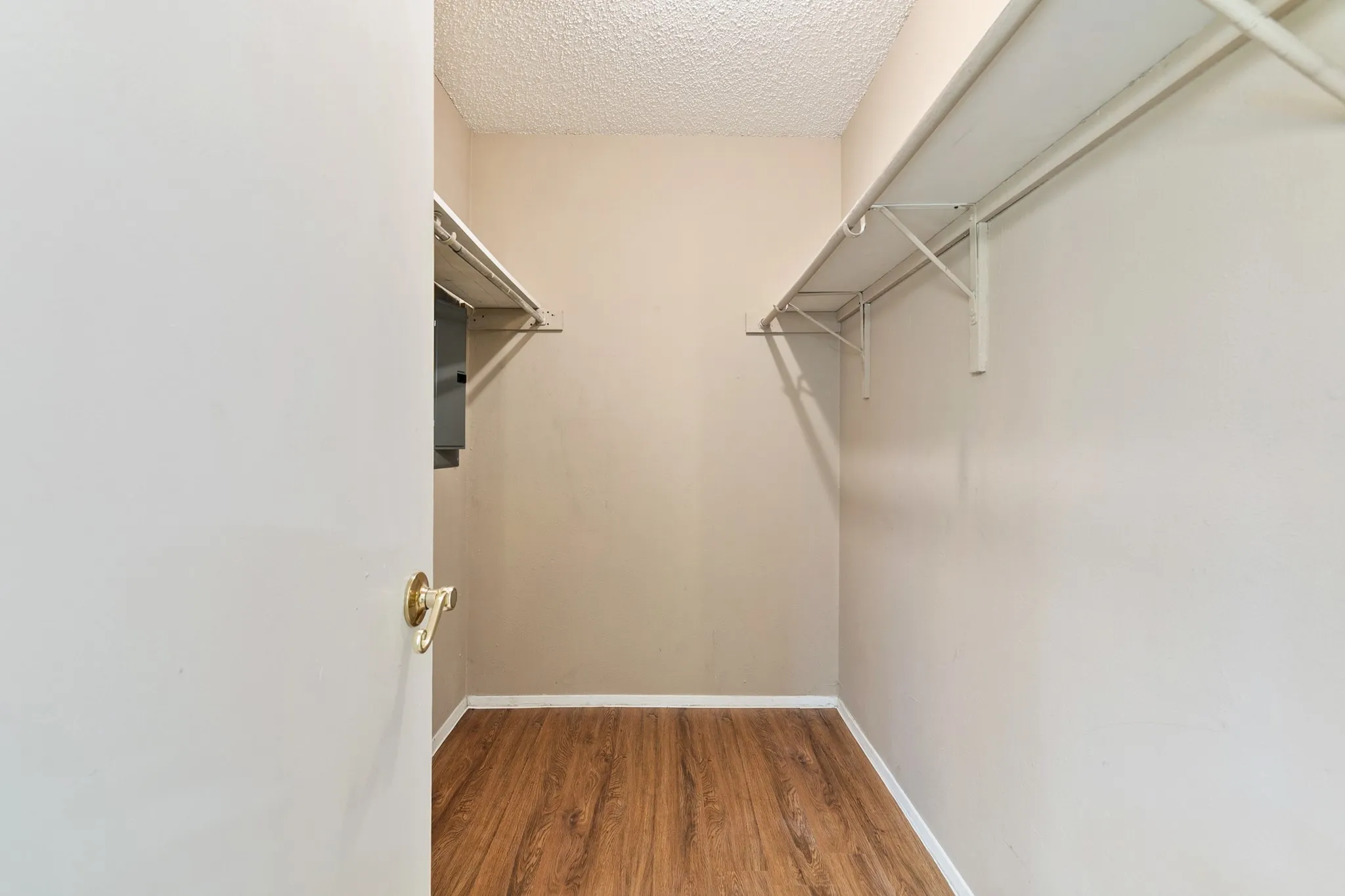 Condominium For Rent in Dallas County , 5300 Keller Springs Road 2093, Dallas, Texas 75248, 1 Bedroom, 1 Bathroom, Garage spaces, 812 Sqft, built in 1982, mls#21286509, Real Estate Agent in Dallas, Homes For Rent in Dallas county, Homes For Rent in Dallas, Realtor in Dallas Texas, Real Estate Brokerage Independent Realty Texas, Luminita Cordes Realtor