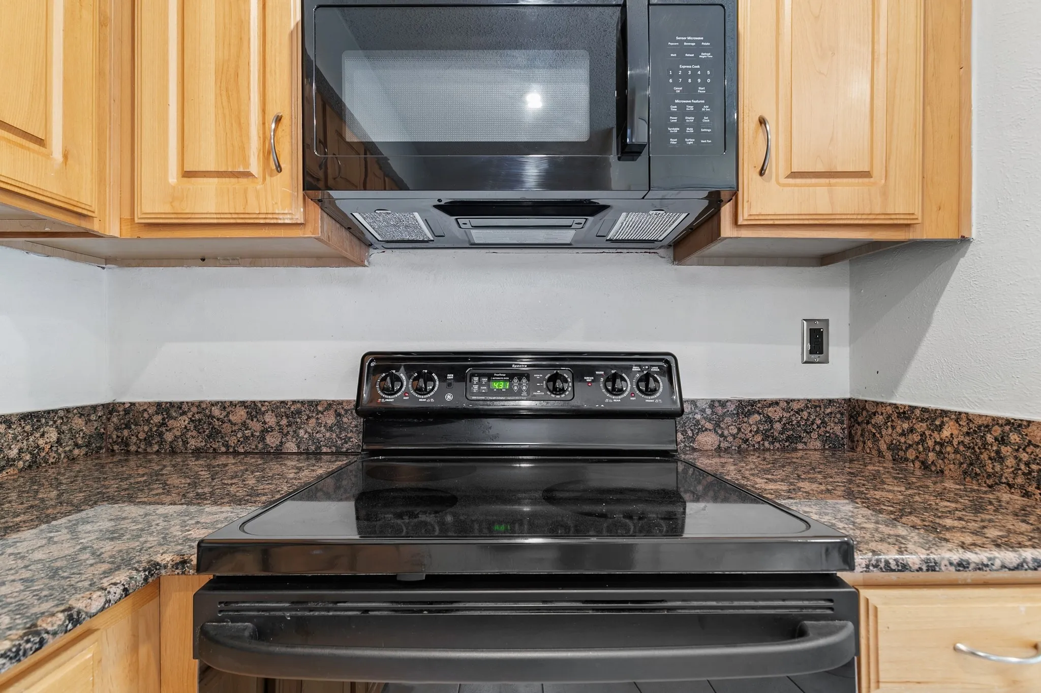Condominium For Rent in Dallas County , 5300 Keller Springs Road 2093, Dallas, Texas 75248, 1 Bedroom, 1 Bathroom, Garage spaces, 812 Sqft, built in 1982, mls#21286509, Real Estate Agent in Dallas, Homes For Rent in Dallas county, Homes For Rent in Dallas, Realtor in Dallas Texas, Real Estate Brokerage Independent Realty Texas, Luminita Cordes Realtor