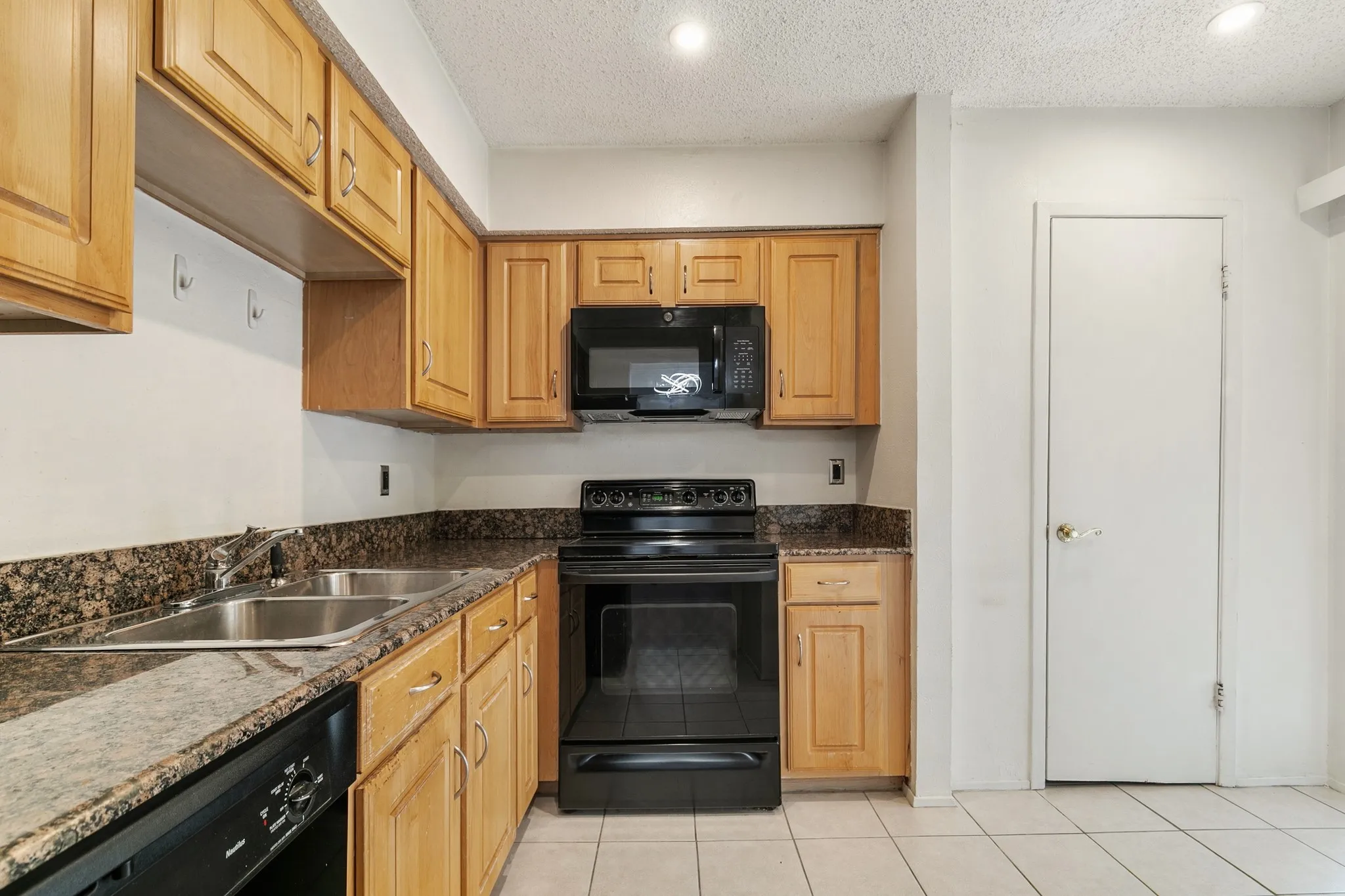 Condominium For Rent in Dallas County , 5300 Keller Springs Road 2093, Dallas, Texas 75248, 1 Bedroom, 1 Bathroom, Garage spaces, 812 Sqft, built in 1982, mls#21286509, Real Estate Agent in Dallas, Homes For Rent in Dallas county, Homes For Rent in Dallas, Realtor in Dallas Texas, Real Estate Brokerage Independent Realty Texas, Luminita Cordes Realtor