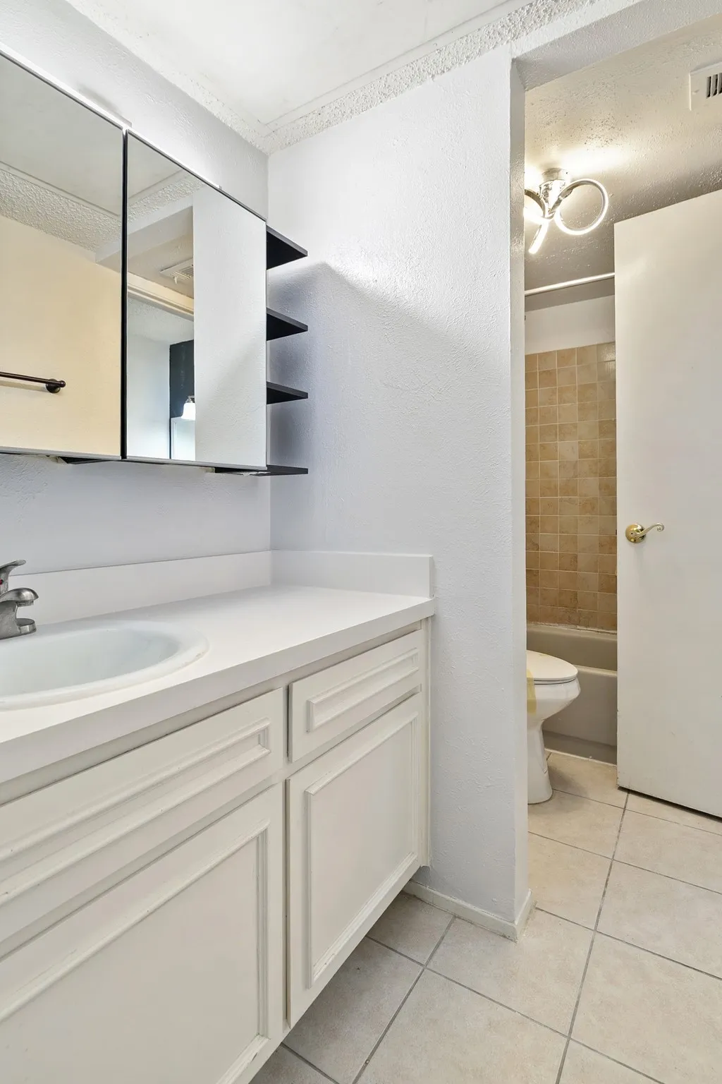 Condominium For Rent in Dallas County , 5300 Keller Springs Road 2093, Dallas, Texas 75248, 1 Bedroom, 1 Bathroom, Garage spaces, 812 Sqft, built in 1982, mls#21286509, Real Estate Agent in Dallas, Homes For Rent in Dallas county, Homes For Rent in Dallas, Realtor in Dallas Texas, Real Estate Brokerage Independent Realty Texas, Luminita Cordes Realtor