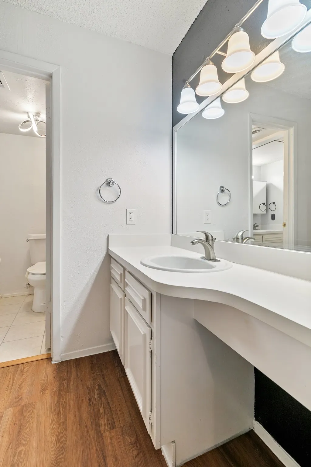 Condominium For Rent in Dallas County , 5300 Keller Springs Road 2093, Dallas, Texas 75248, 1 Bedroom, 1 Bathroom, Garage spaces, 812 Sqft, built in 1982, mls#21286509, Real Estate Agent in Dallas, Homes For Rent in Dallas county, Homes For Rent in Dallas, Realtor in Dallas Texas, Real Estate Brokerage Independent Realty Texas, Luminita Cordes Realtor