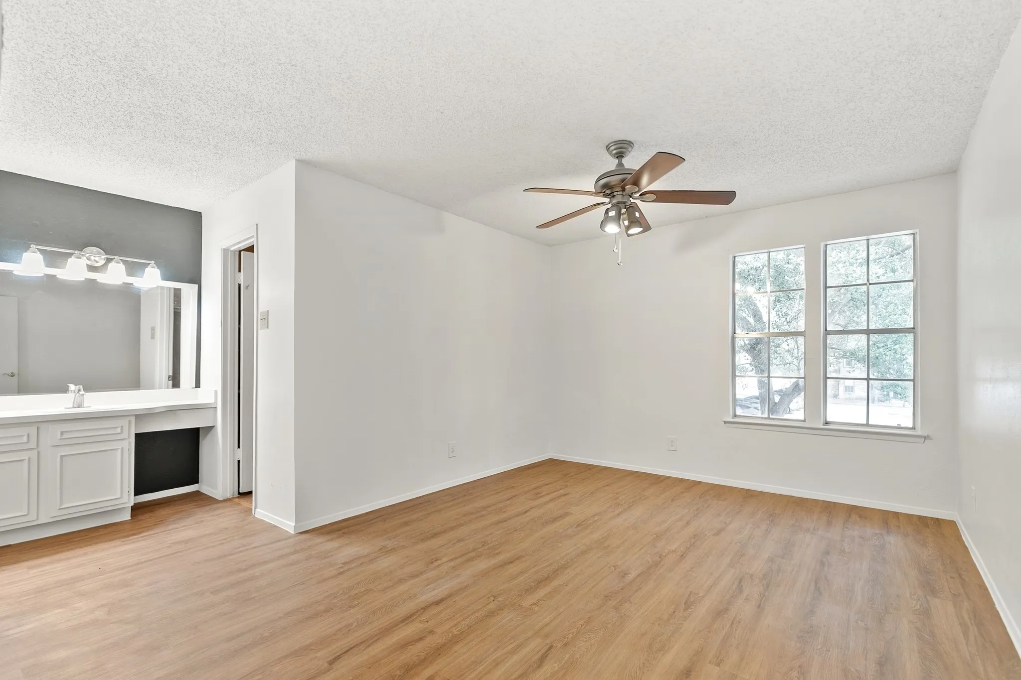 Condominium For Rent in Dallas County , 5300 Keller Springs Road 2093, Dallas, Texas 75248, 1 Bedroom, 1 Bathroom, Garage spaces, 812 Sqft, built in 1982, mls#21286509, Real Estate Agent in Dallas, Homes For Rent in Dallas county, Homes For Rent in Dallas, Realtor in Dallas Texas, Real Estate Brokerage Independent Realty Texas, Luminita Cordes Realtor