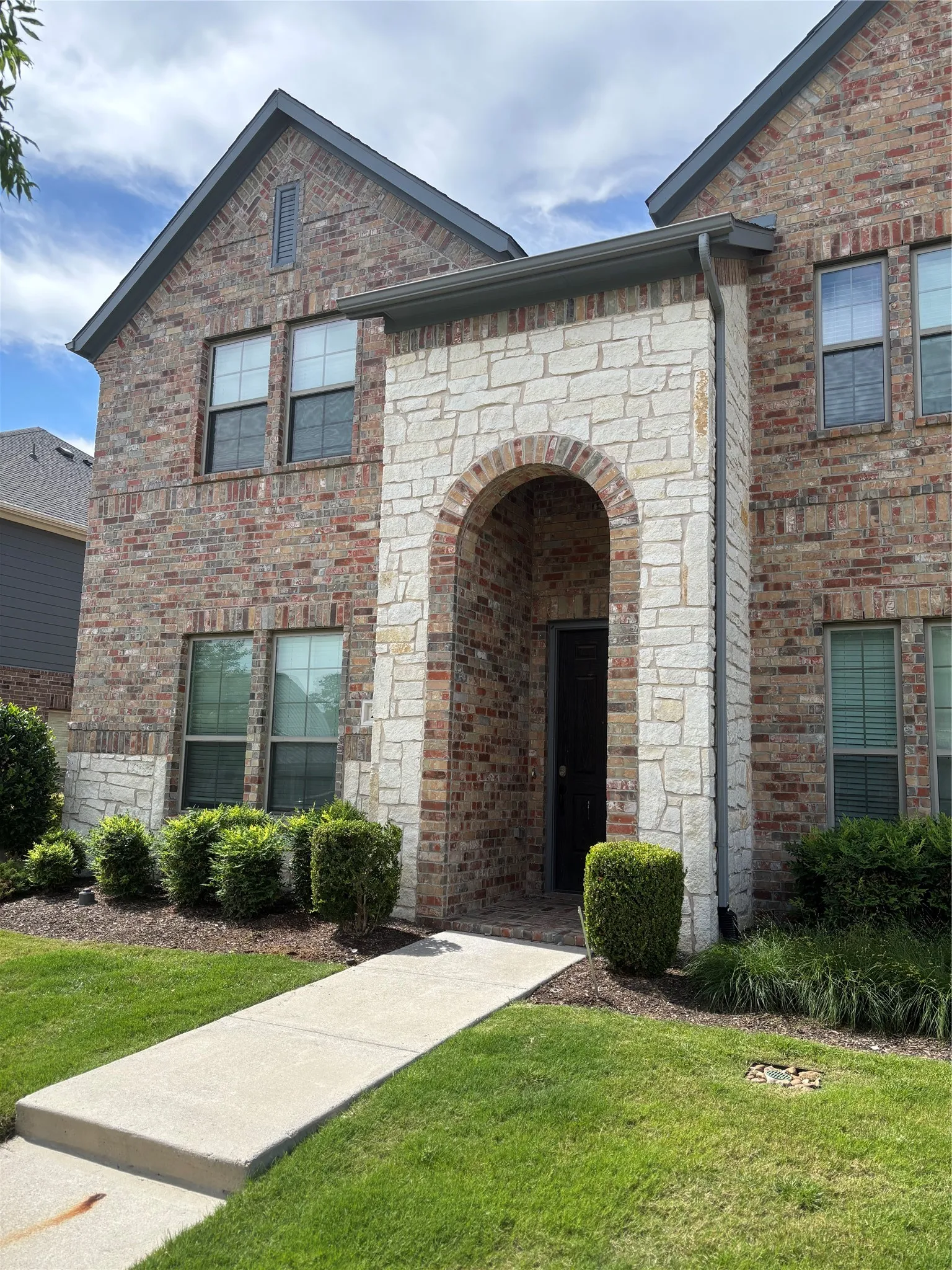 Townhouse For Rent in Dallas County , 2610 High Cotton Lane, Garland, Texas 75042, 3 Bedrooms, 3 Bathrooms, 2 Garage spaces, 2,035 Sqft, built in 2020, Price $2,690, mls#21286328, Real Estate Agent in Garland, Homes For Rent in Dallas county, Homes For Rent in Garland, Realtor in Garland Texas, Real Estate Brokerage Independent Realty Texas, Luminita Cordes Realtor