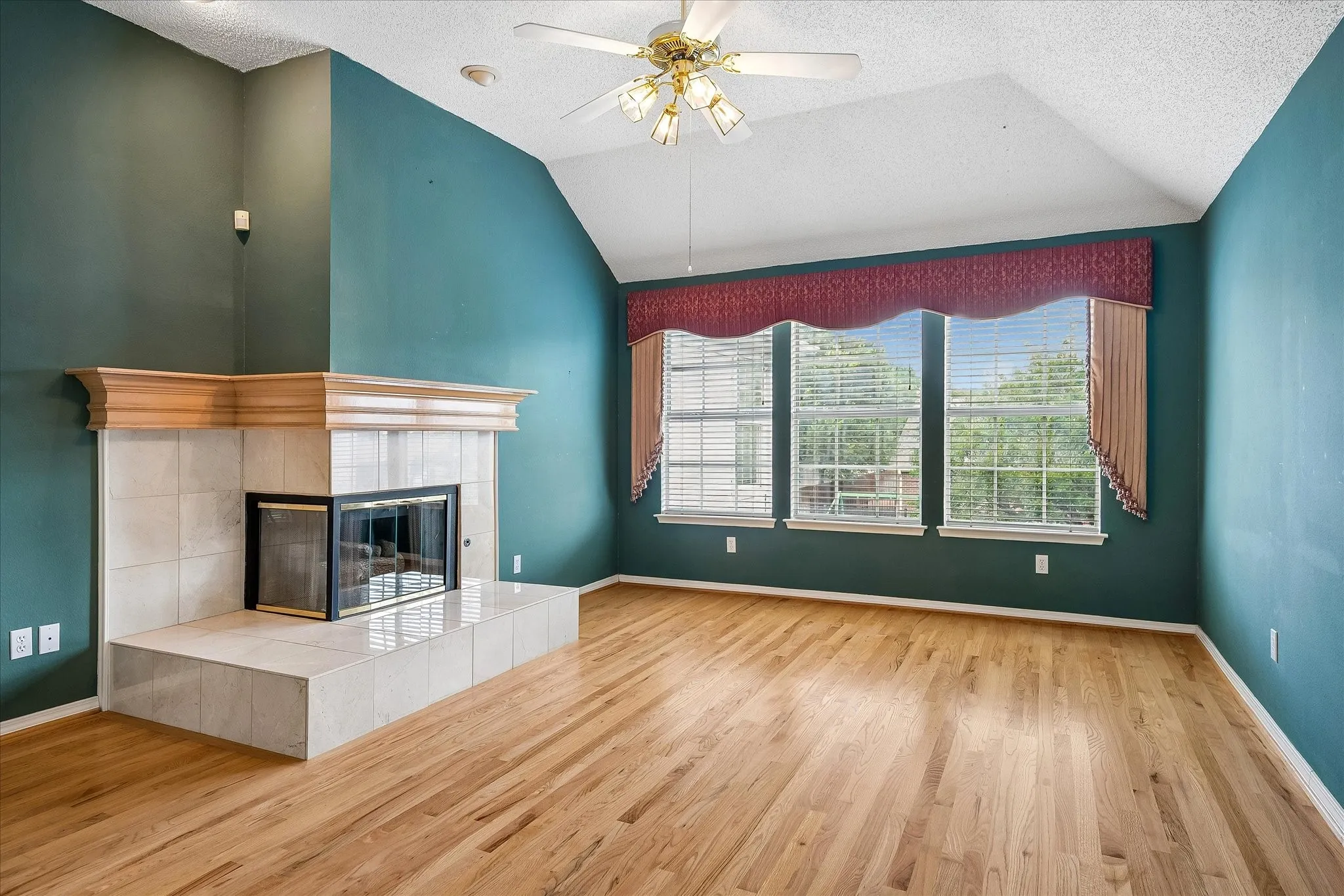 Single Family Residence For Sale in Collin County , 6227 Cupertino Trail, Dallas, Texas 75252, 3 Bedroom, 3 Bathroom, 2 Garage spaces, 2,284 Sqft, built in 1993, mls#21286493, Real Estate Agent in Dallas, Homes For Sale in Collin county, Homes For Sale in Dallas, Realtor in Dallas Texas, Real Estate Brokerage Independent Realty Texas, Luminita Cordes Realtor