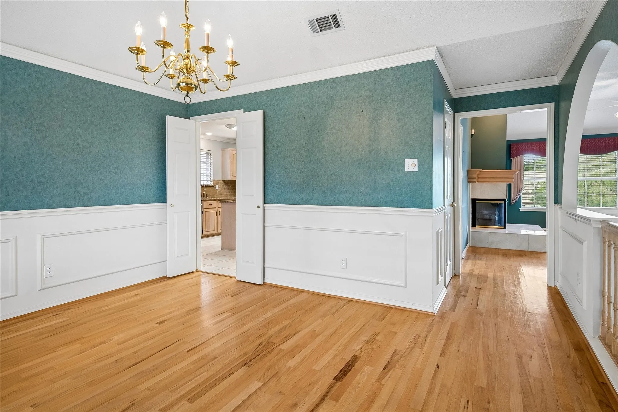 Single Family Residence For Sale in Collin County , 6227 Cupertino Trail, Dallas, Texas 75252, 3 Bedroom, 3 Bathroom, 2 Garage spaces, 2,284 Sqft, built in 1993, mls#21286493, Real Estate Agent in Dallas, Homes For Sale in Collin county, Homes For Sale in Dallas, Realtor in Dallas Texas, Real Estate Brokerage Independent Realty Texas, Luminita Cordes Realtor