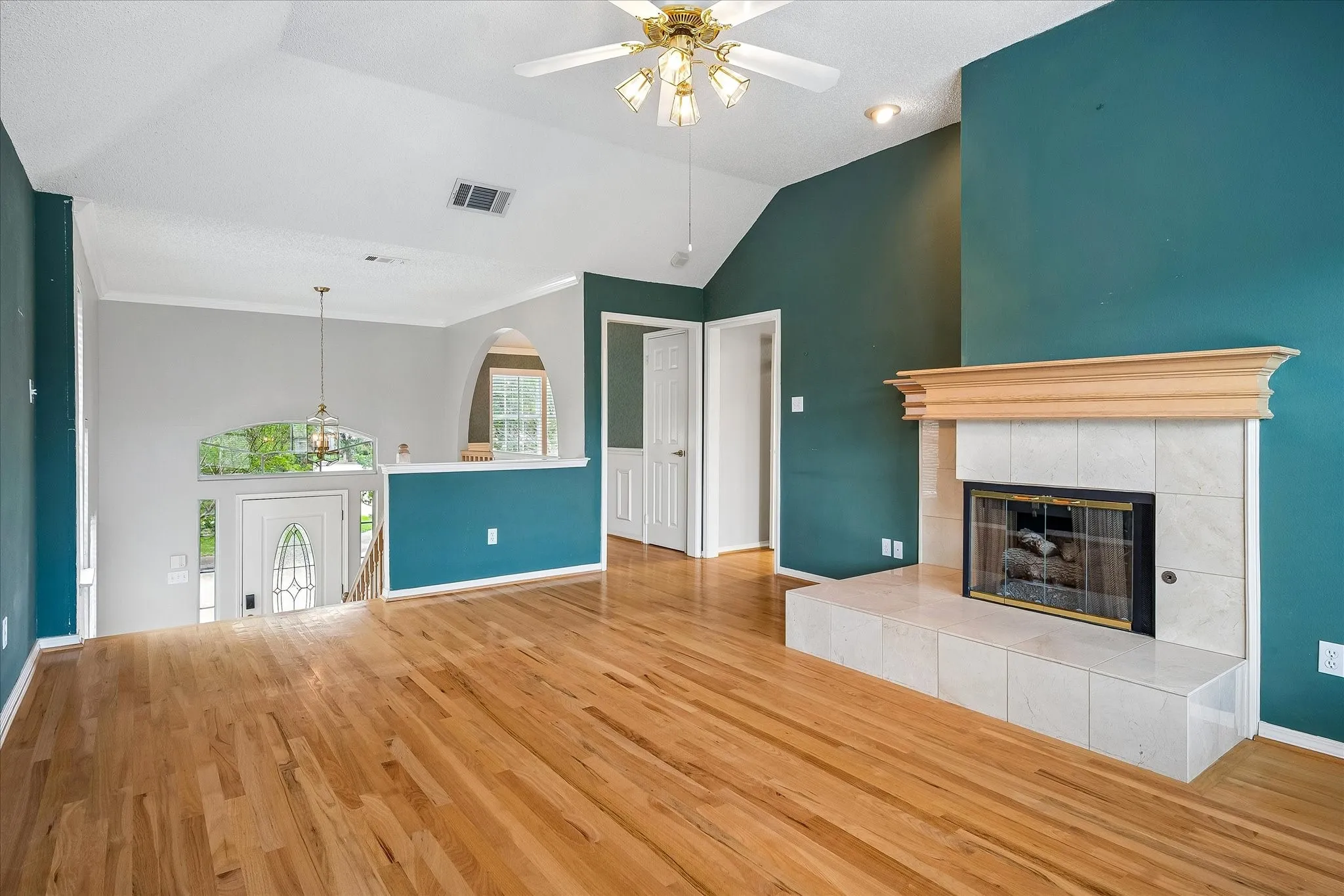 Single Family Residence For Sale in Collin County , 6227 Cupertino Trail, Dallas, Texas 75252, 3 Bedroom, 3 Bathroom, 2 Garage spaces, 2,284 Sqft, built in 1993, mls#21286493, Real Estate Agent in Dallas, Homes For Sale in Collin county, Homes For Sale in Dallas, Realtor in Dallas Texas, Real Estate Brokerage Independent Realty Texas, Luminita Cordes Realtor