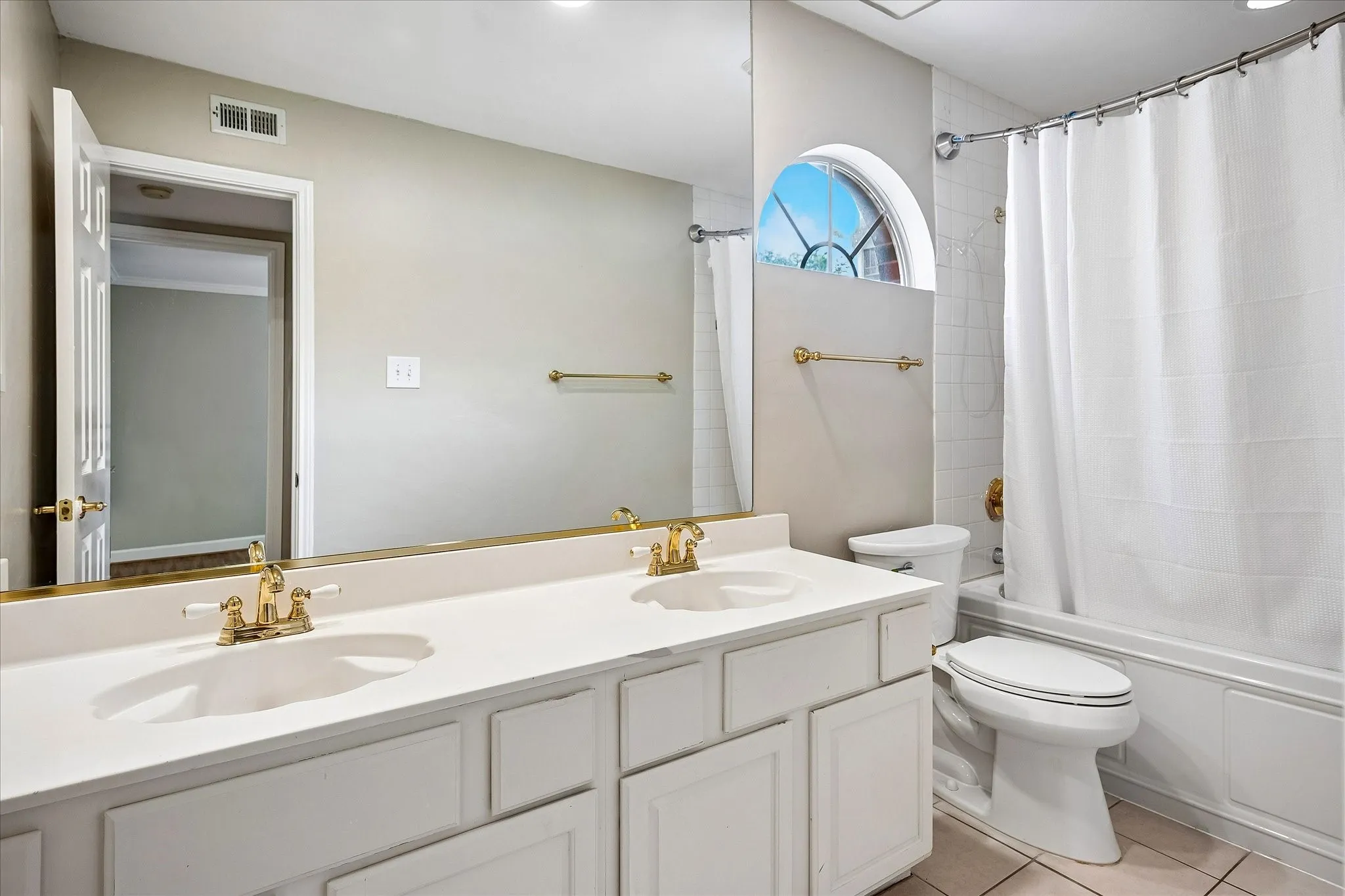Single Family Residence For Sale in Collin County , 6227 Cupertino Trail, Dallas, Texas 75252, 3 Bedroom, 3 Bathroom, 2 Garage spaces, 2,284 Sqft, built in 1993, mls#21286493, Real Estate Agent in Dallas, Homes For Sale in Collin county, Homes For Sale in Dallas, Realtor in Dallas Texas, Real Estate Brokerage Independent Realty Texas, Luminita Cordes Realtor