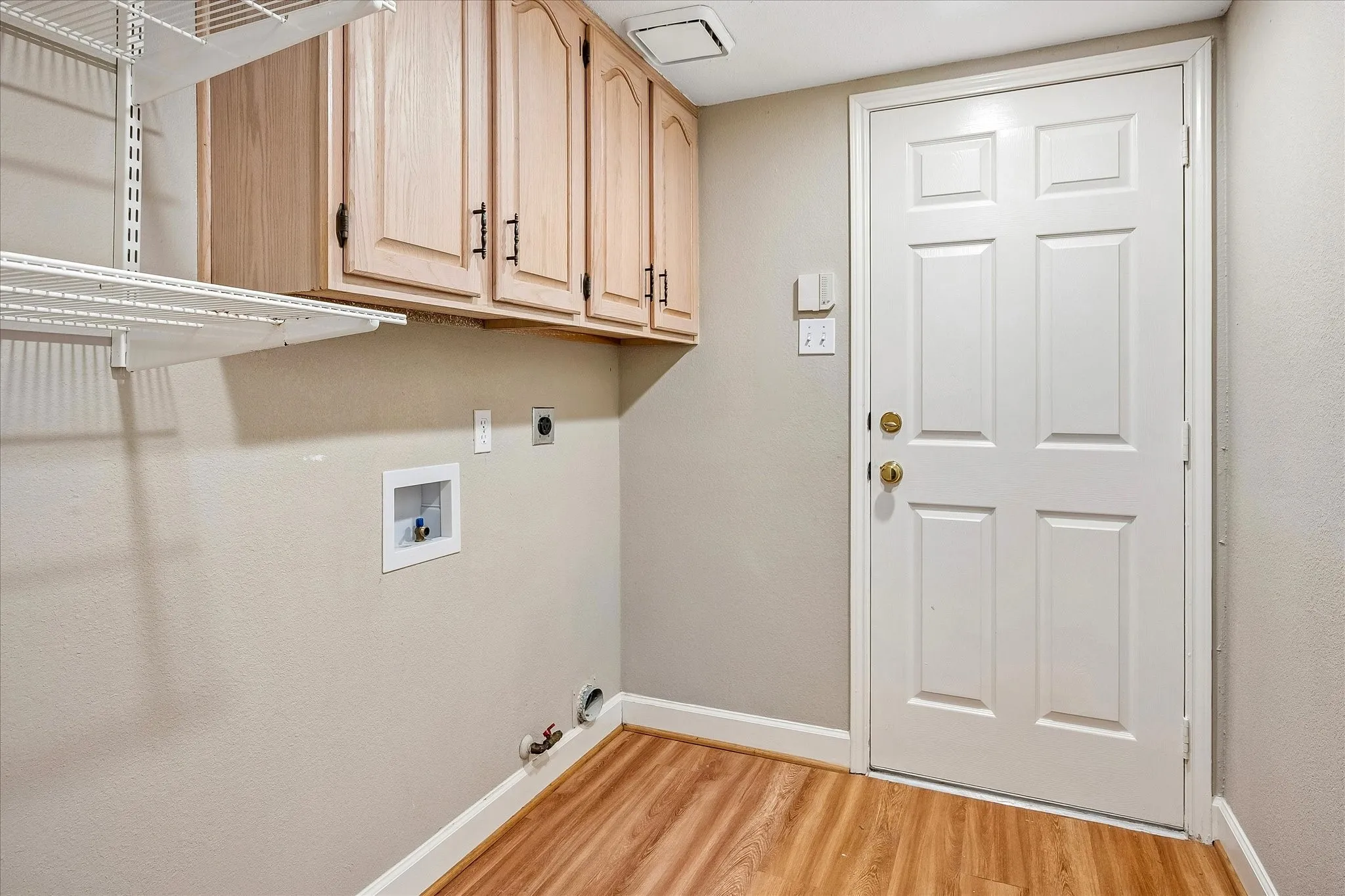 Single Family Residence For Sale in Collin County , 6227 Cupertino Trail, Dallas, Texas 75252, 3 Bedroom, 3 Bathroom, 2 Garage spaces, 2,284 Sqft, built in 1993, mls#21286493, Real Estate Agent in Dallas, Homes For Sale in Collin county, Homes For Sale in Dallas, Realtor in Dallas Texas, Real Estate Brokerage Independent Realty Texas, Luminita Cordes Realtor