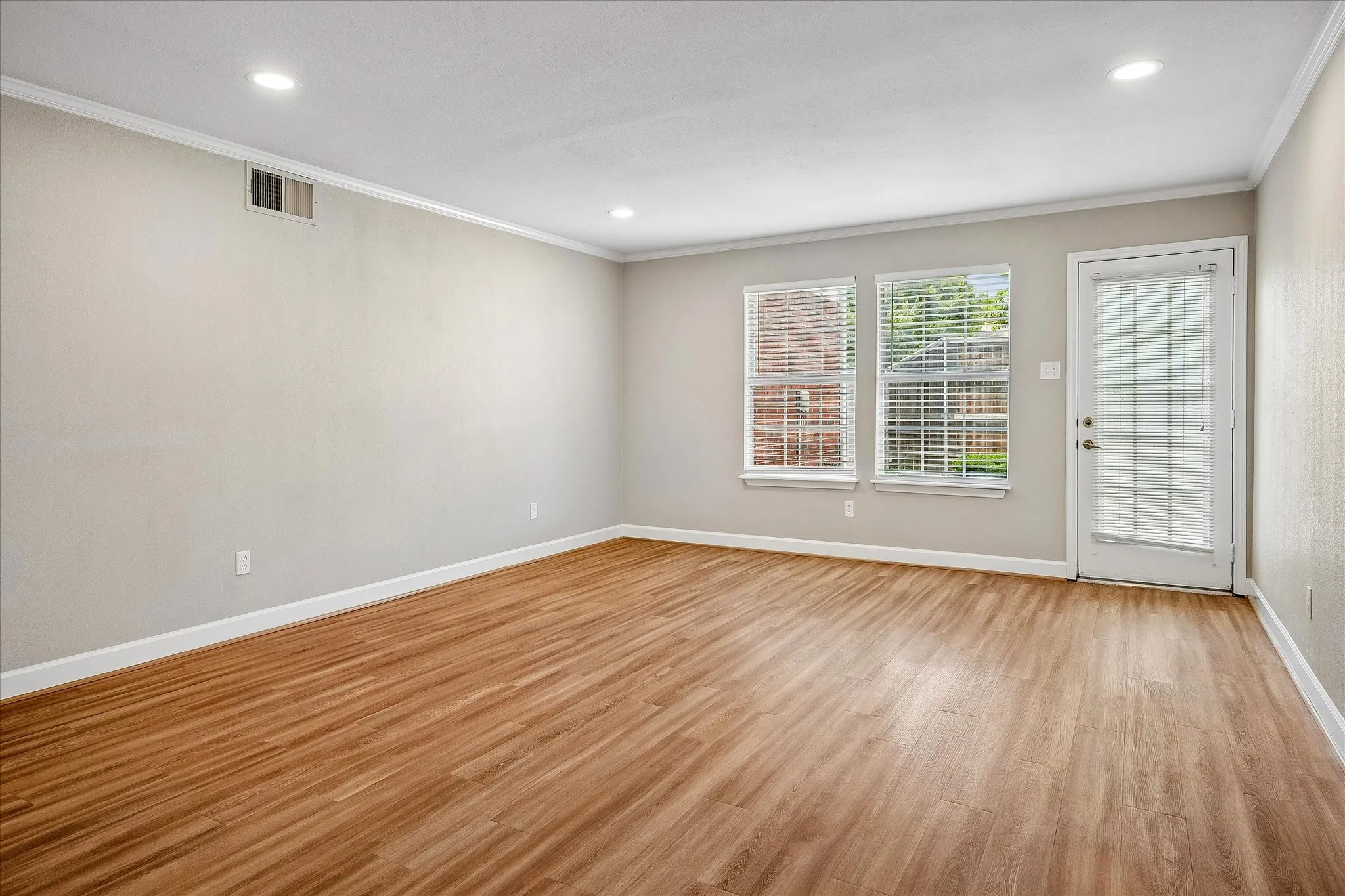 Single Family Residence For Sale in Collin County , 6227 Cupertino Trail, Dallas, Texas 75252, 3 Bedroom, 3 Bathroom, 2 Garage spaces, 2,284 Sqft, built in 1993, mls#21286493, Real Estate Agent in Dallas, Homes For Sale in Collin county, Homes For Sale in Dallas, Realtor in Dallas Texas, Real Estate Brokerage Independent Realty Texas, Luminita Cordes Realtor