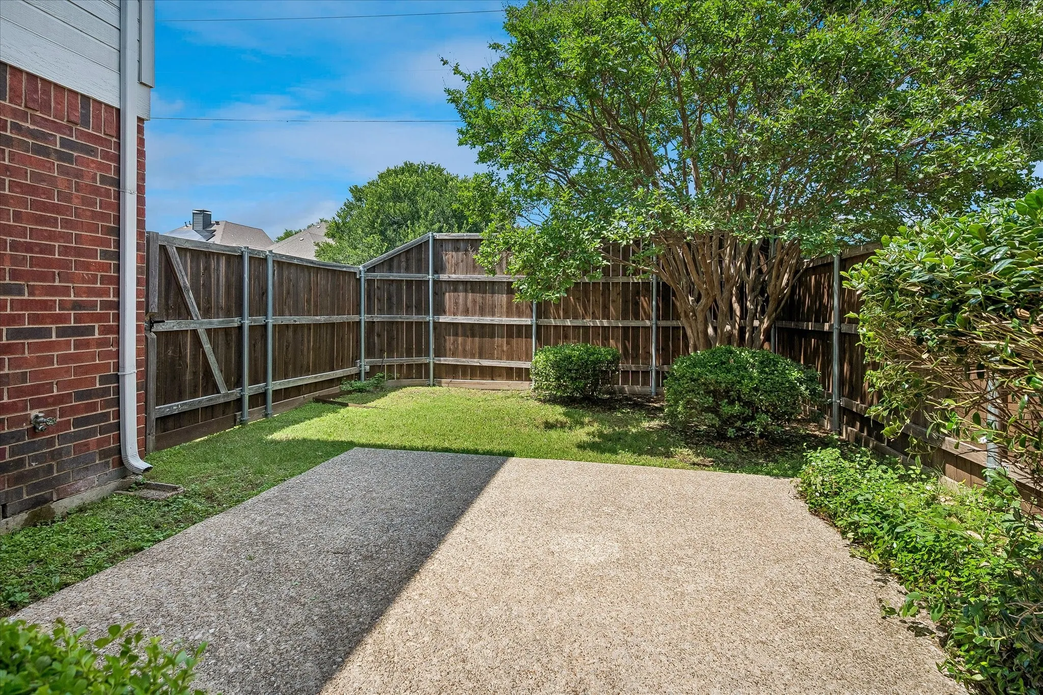 Single Family Residence For Sale in Collin County , 6227 Cupertino Trail, Dallas, Texas 75252, 3 Bedroom, 3 Bathroom, 2 Garage spaces, 2,284 Sqft, built in 1993, mls#21286493, Real Estate Agent in Dallas, Homes For Sale in Collin county, Homes For Sale in Dallas, Realtor in Dallas Texas, Real Estate Brokerage Independent Realty Texas, Luminita Cordes Realtor