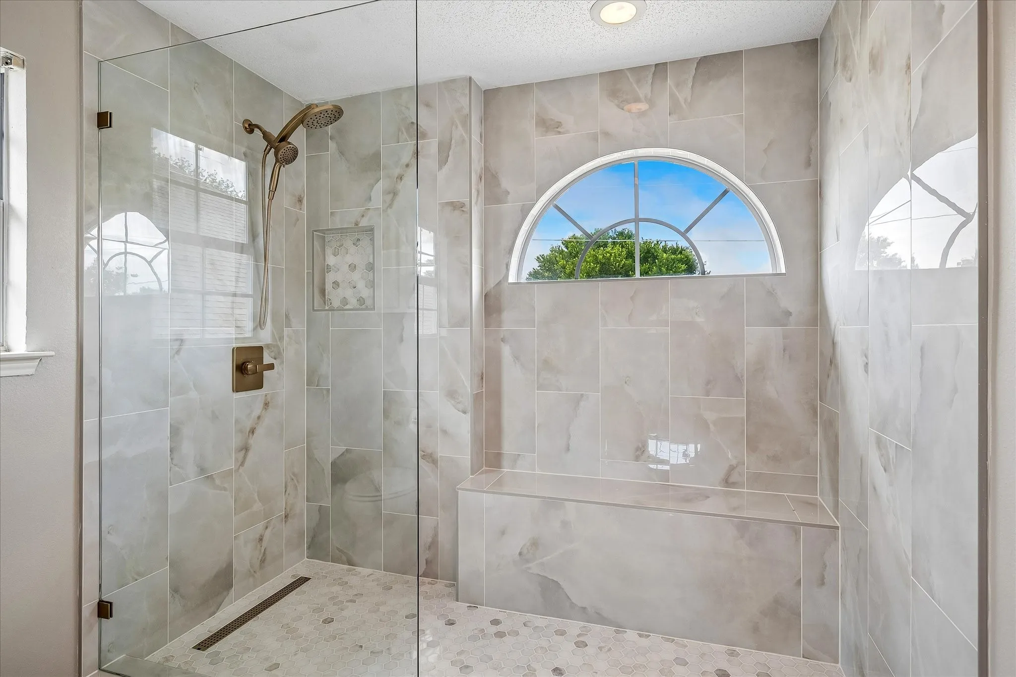 Single Family Residence For Sale in Collin County , 6227 Cupertino Trail, Dallas, Texas 75252, 3 Bedroom, 3 Bathroom, 2 Garage spaces, 2,284 Sqft, built in 1993, mls#21286493, Real Estate Agent in Dallas, Homes For Sale in Collin county, Homes For Sale in Dallas, Realtor in Dallas Texas, Real Estate Brokerage Independent Realty Texas, Luminita Cordes Realtor