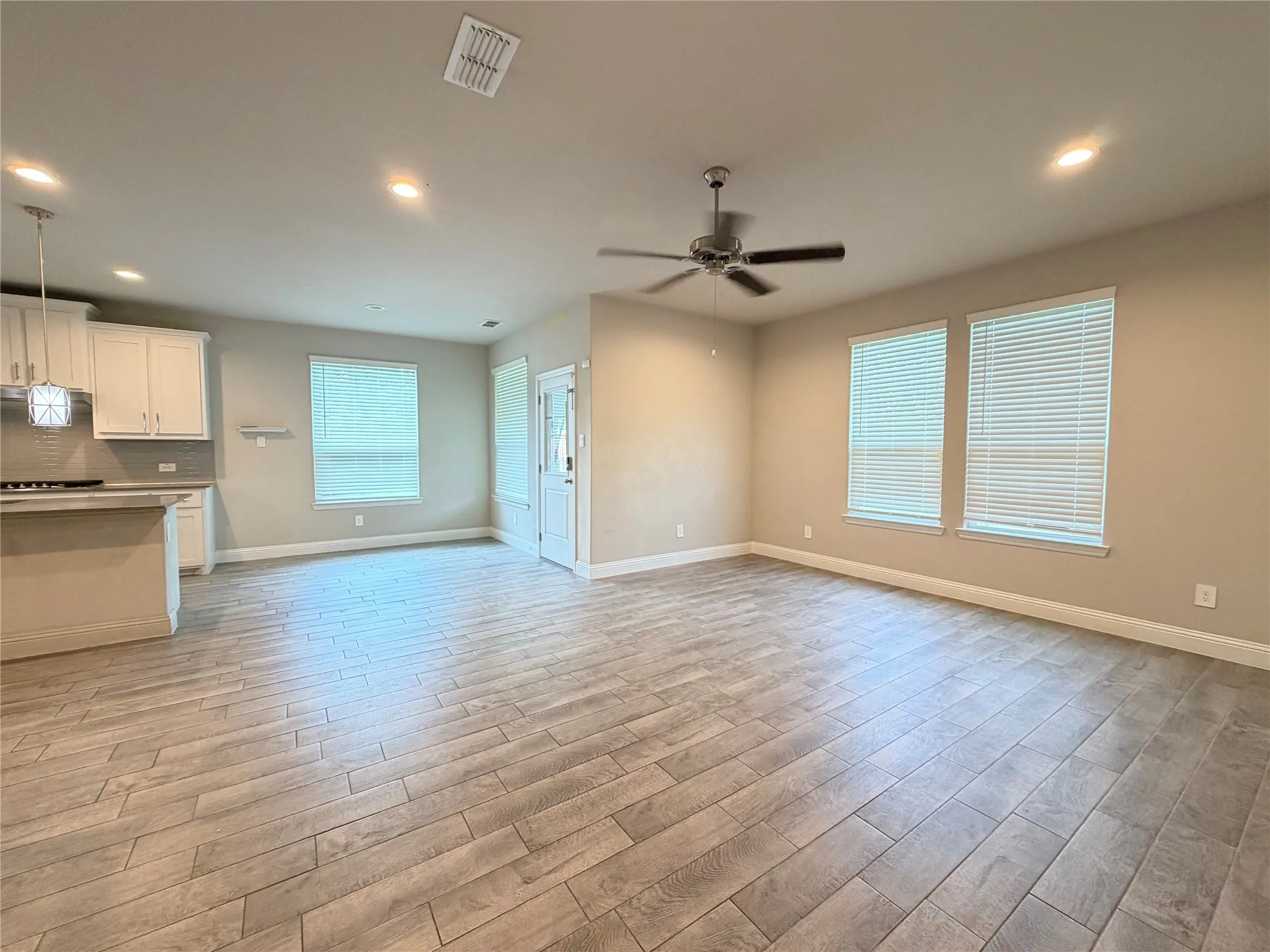 Single Family Residence For Sale in Denton County , 1324 Razorbill Road, Denton, Texas 76205, 5 Bedroom, 4 Bathroom, 2 Garage spaces, 2,779 Sqft, built in 2023, mls#21286327, Real Estate Agent in Denton, Homes For Sale in Denton county, Homes For Sale in Denton, Realtor in Denton Texas, Real Estate Brokerage Independent Realty Texas, Luminita Cordes Realtor