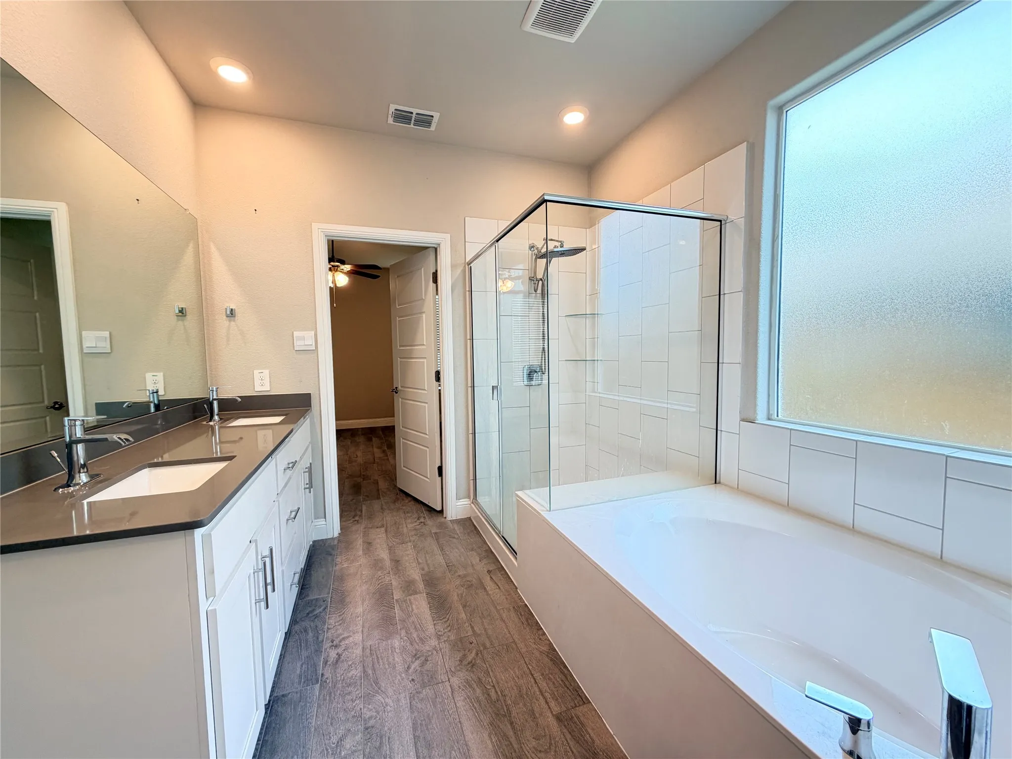 Single Family Residence For Sale in Denton County , 1324 Razorbill Road, Denton, Texas 76205, 5 Bedroom, 4 Bathroom, 2 Garage spaces, 2,779 Sqft, built in 2023, mls#21286327, Real Estate Agent in Denton, Homes For Sale in Denton county, Homes For Sale in Denton, Realtor in Denton Texas, Real Estate Brokerage Independent Realty Texas, Luminita Cordes Realtor