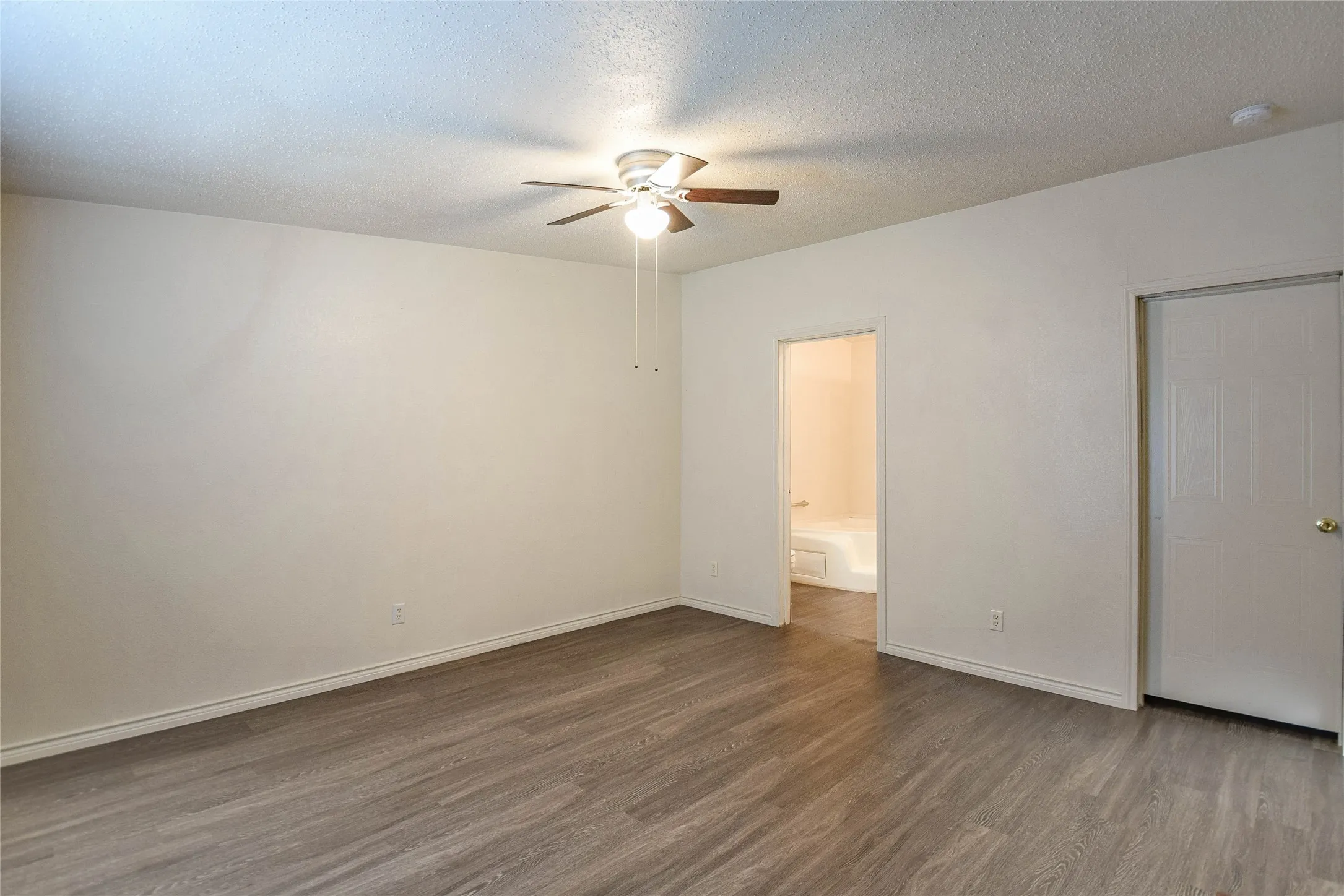 Primary bedroom with ensuite bathroom and walk-in closet