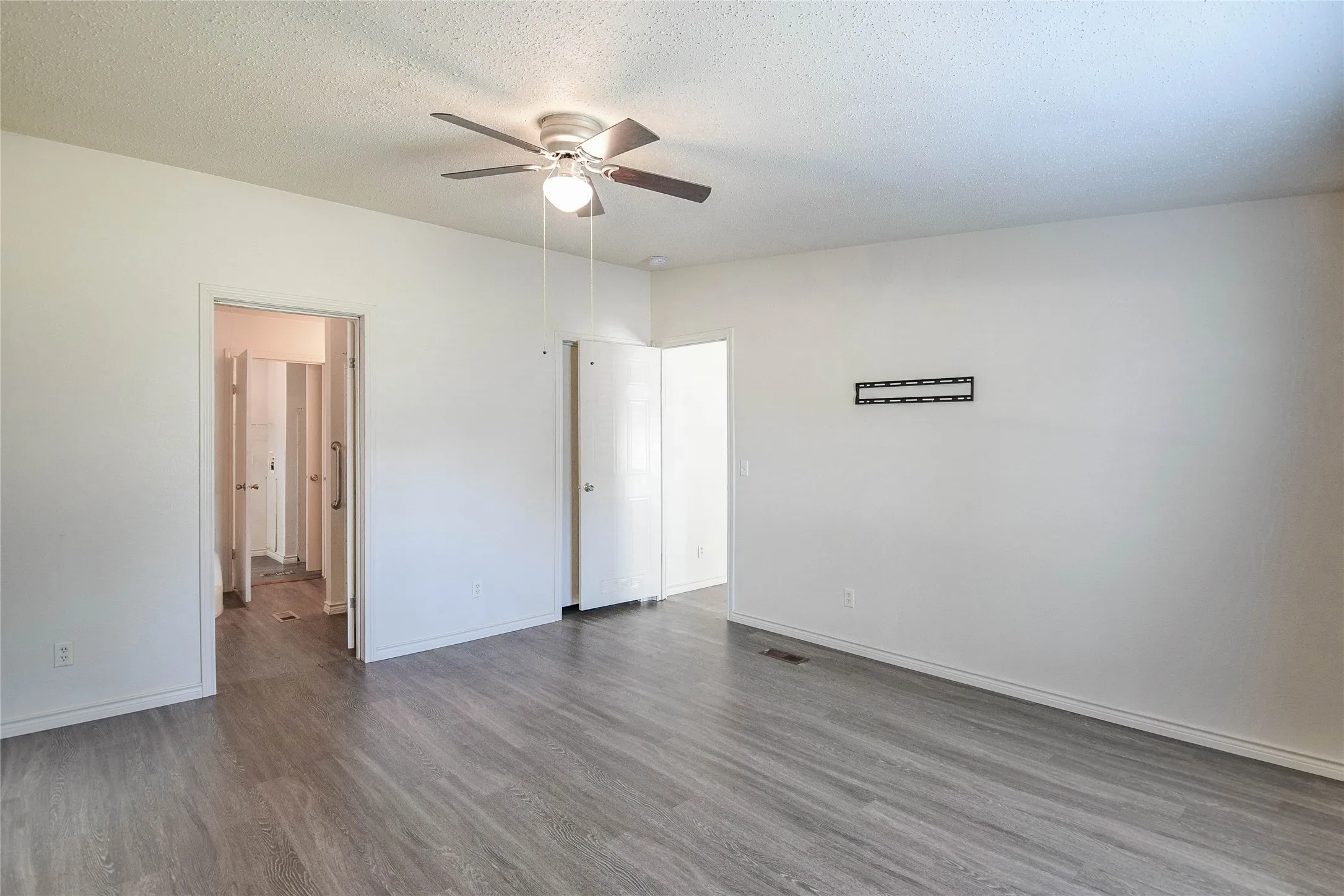 Mobile Home For Sale in Hood County , 5420 Water View Drive, Granbury, Texas 76048, 3 Bedroom, 2 Bathroom, Garage spaces, 1,488 Sqft, built in 2004, mls#21286525, Real Estate Agent in Granbury, Homes For Sale in Hood county, Homes For Sale in Granbury, Realtor in Granbury Texas, Real Estate Brokerage Independent Realty Texas, Luminita Cordes Realtor