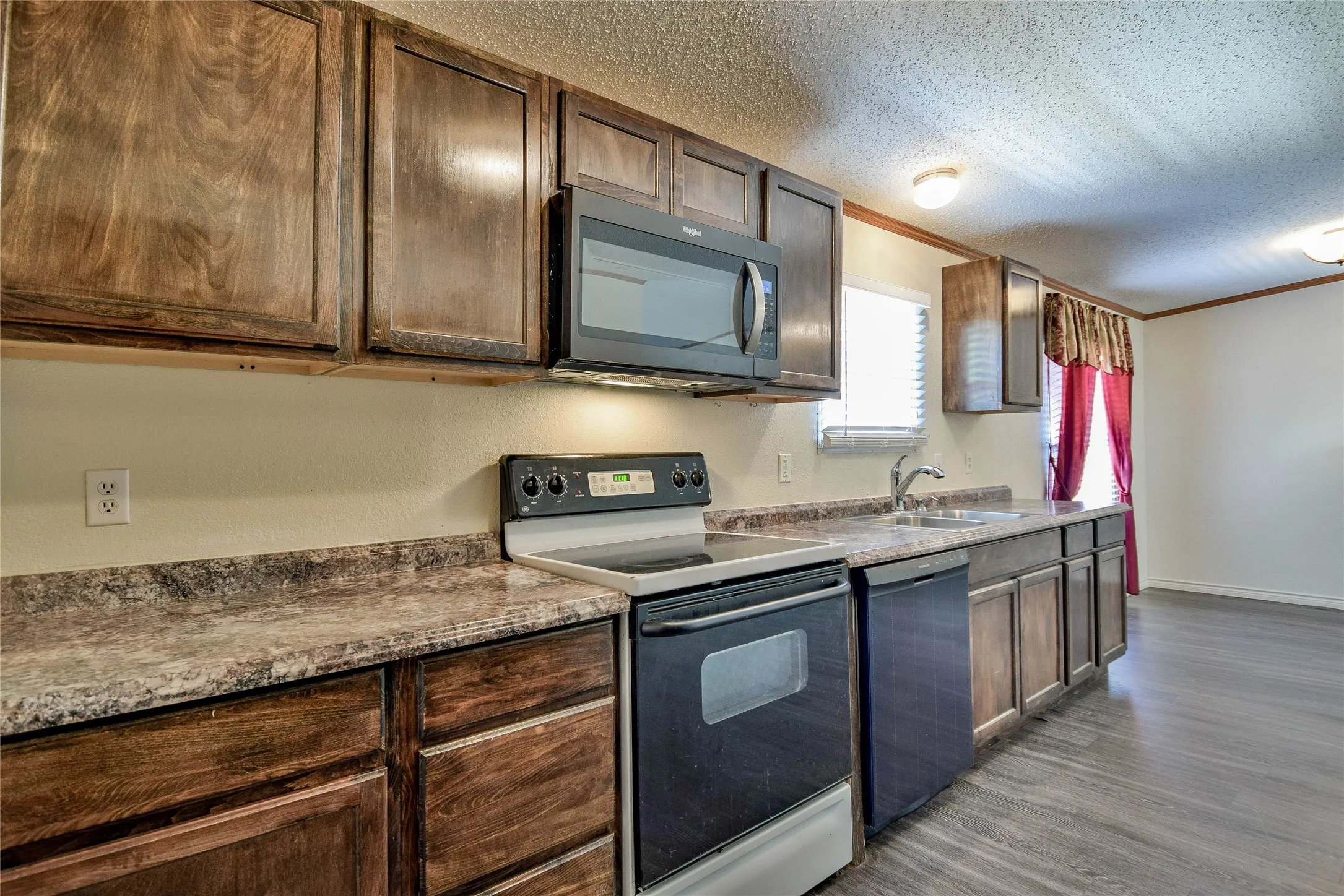 Mobile Home For Sale in Hood County , 5420 Water View Drive, Granbury, Texas 76048, 3 Bedroom, 2 Bathroom, Garage spaces, 1,488 Sqft, built in 2004, mls#21286525, Real Estate Agent in Granbury, Homes For Sale in Hood county, Homes For Sale in Granbury, Realtor in Granbury Texas, Real Estate Brokerage Independent Realty Texas, Luminita Cordes Realtor