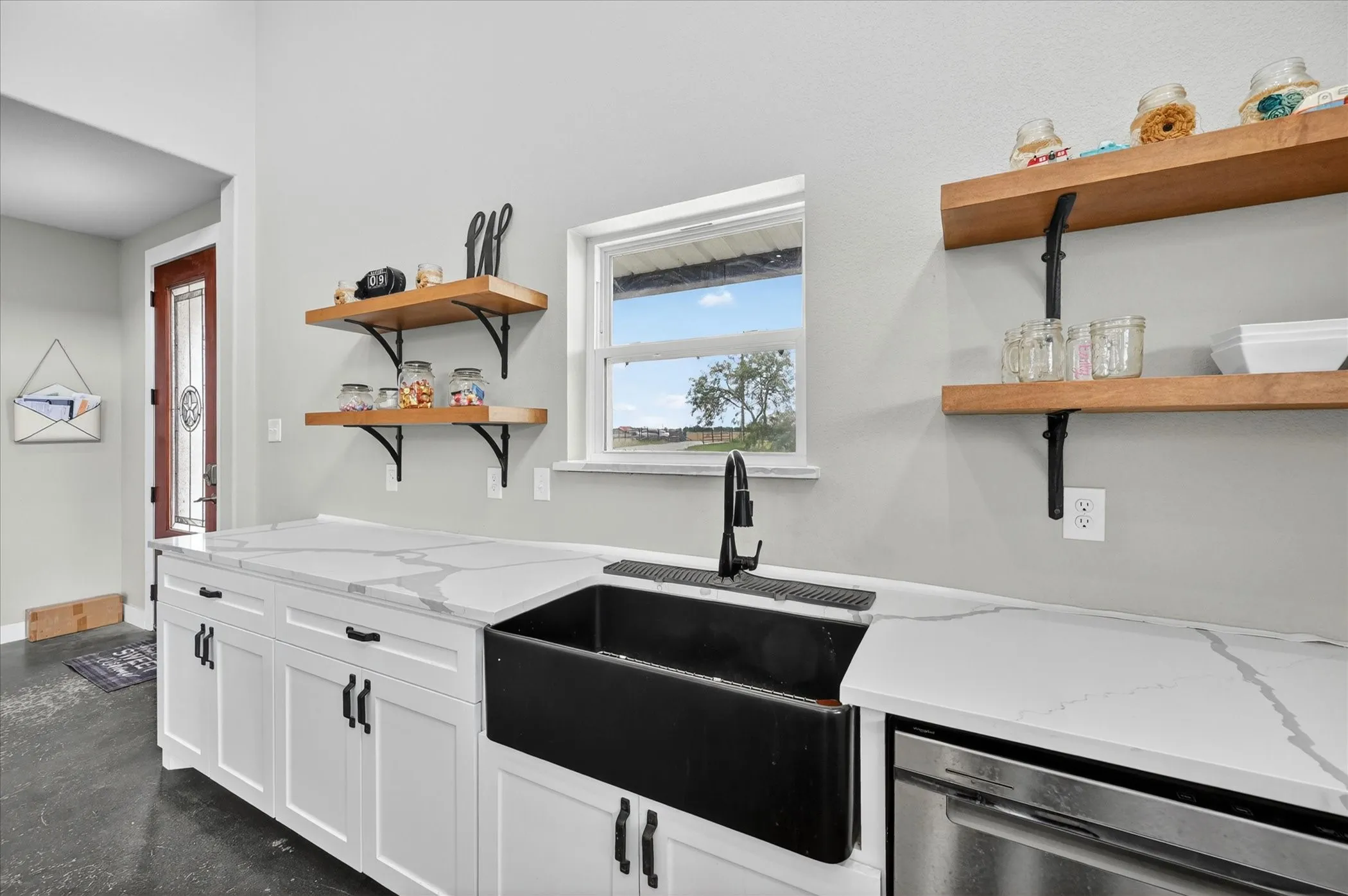 Single Family Residence For Sale in Hill County , 528 Hill County Road 4411, Grandview, Texas 76050, 3 Bedroom, 3 Bathroom, 2 Garage spaces, 2,496 Sqft, built in 2023, mls#21286567, Real Estate Agent in Grandview, Homes For Sale in Hill county, Homes For Sale in Grandview, Realtor in Grandview Texas, Real Estate Brokerage Independent Realty Texas, Luminita Cordes Realtor