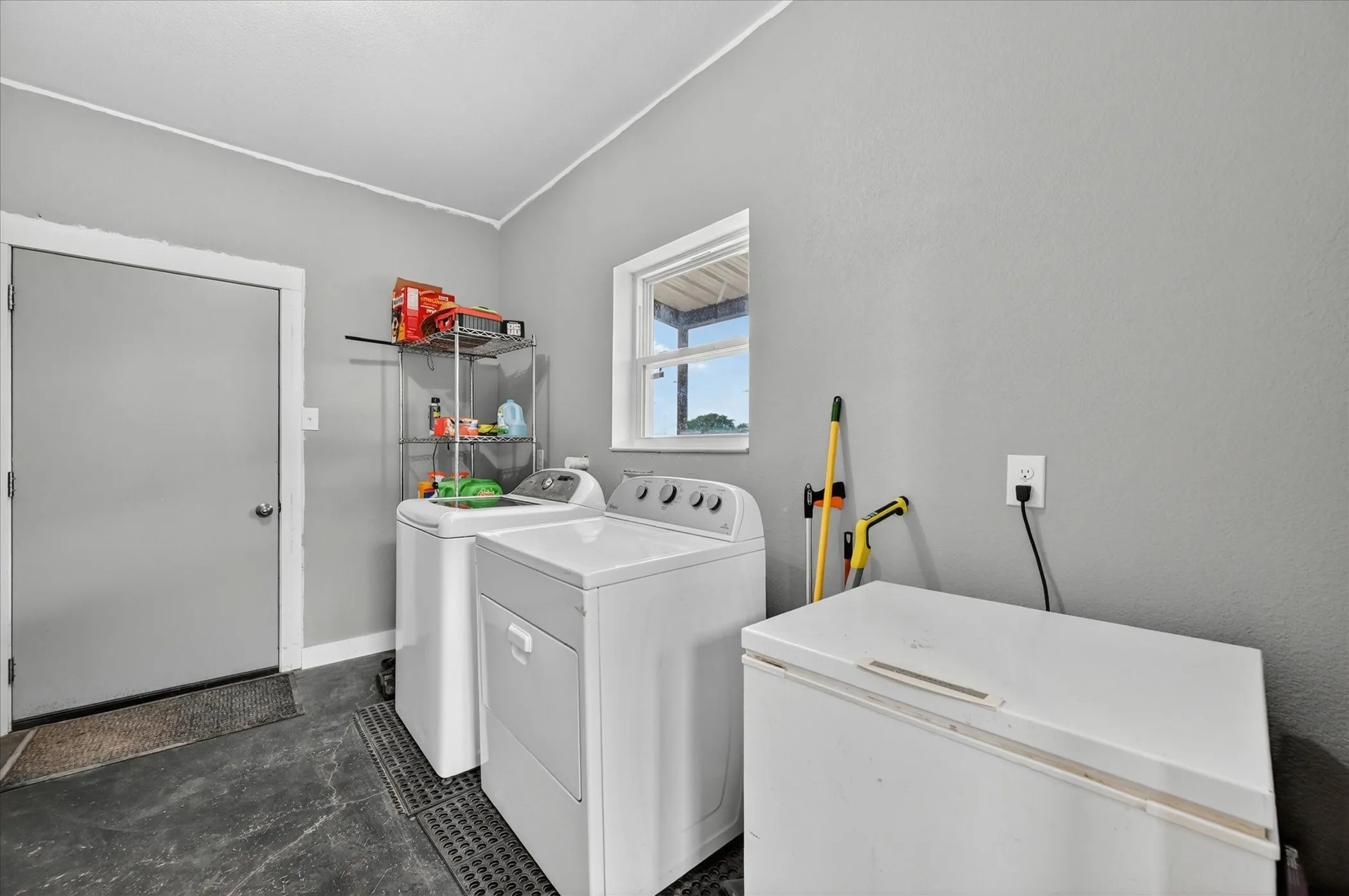 Single Family Residence For Sale in Hill County , 528 Hill County Road 4411, Grandview, Texas 76050, 3 Bedroom, 3 Bathroom, 2 Garage spaces, 2,496 Sqft, built in 2023, mls#21286567, Real Estate Agent in Grandview, Homes For Sale in Hill county, Homes For Sale in Grandview, Realtor in Grandview Texas, Real Estate Brokerage Independent Realty Texas, Luminita Cordes Realtor