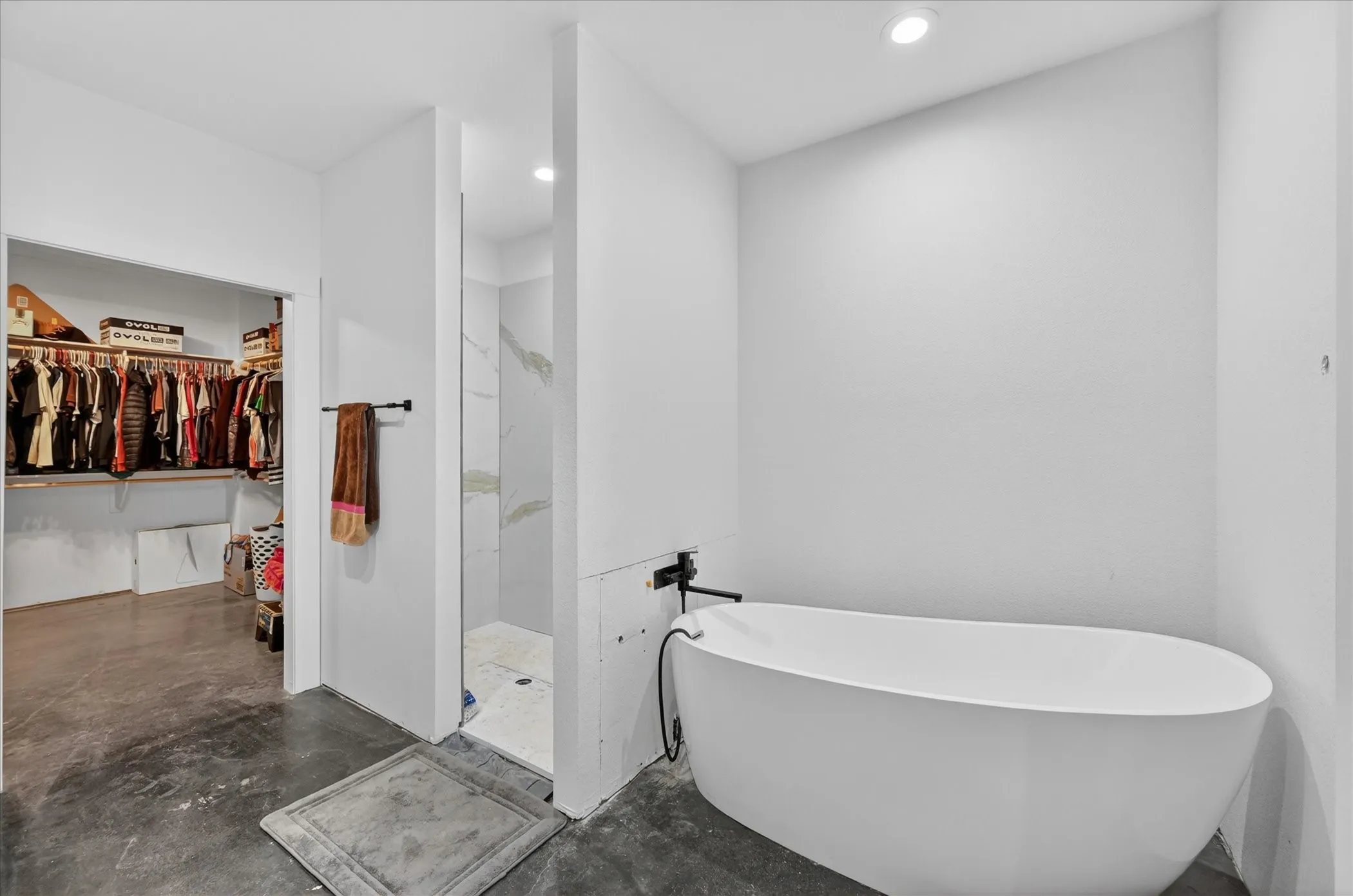 Single Family Residence For Sale in Hill County , 528 Hill County Road 4411, Grandview, Texas 76050, 3 Bedroom, 3 Bathroom, 2 Garage spaces, 2,496 Sqft, built in 2023, mls#21286567, Real Estate Agent in Grandview, Homes For Sale in Hill county, Homes For Sale in Grandview, Realtor in Grandview Texas, Real Estate Brokerage Independent Realty Texas, Luminita Cordes Realtor