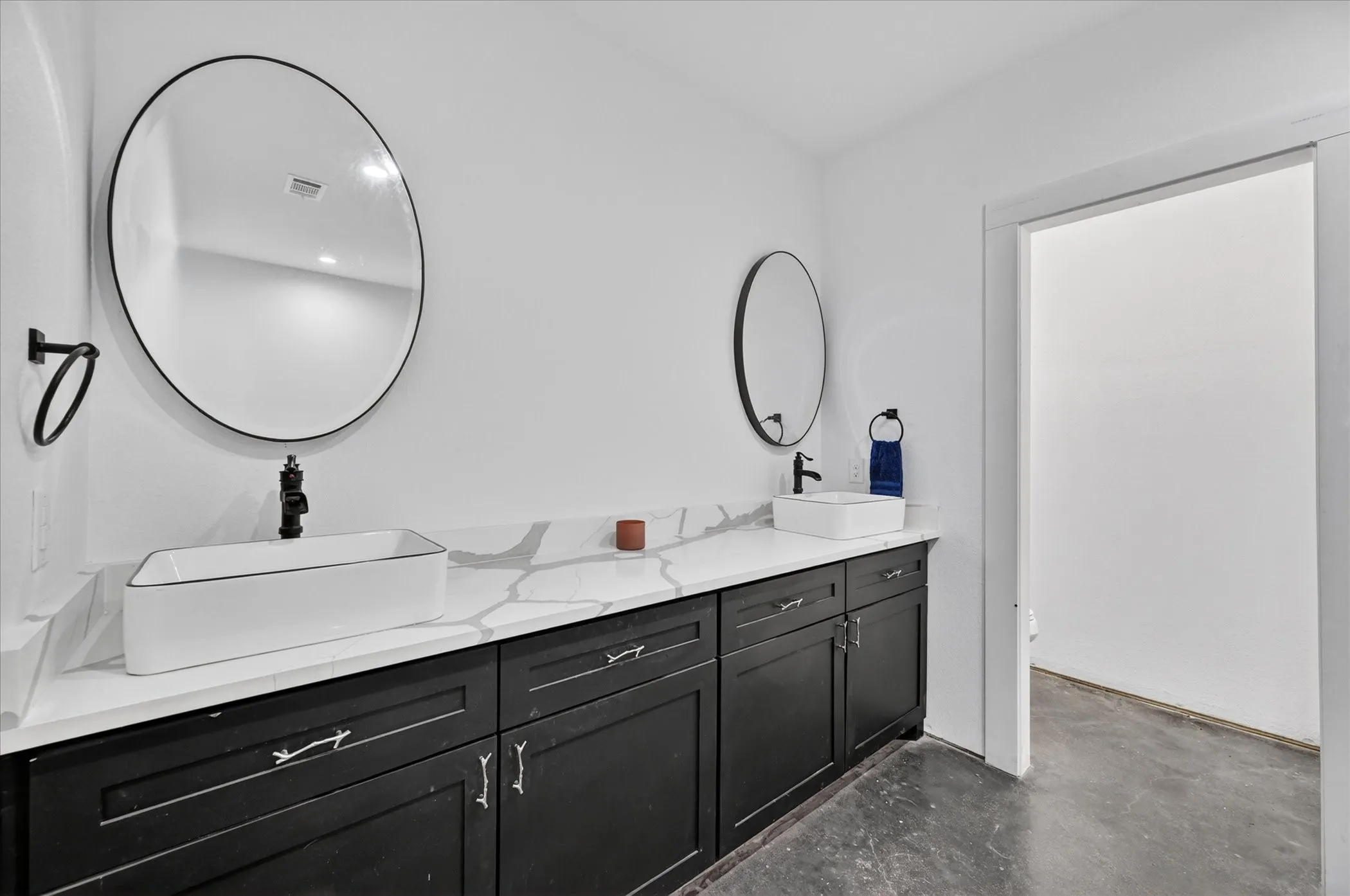 Single Family Residence For Sale in Hill County , 528 Hill County Road 4411, Grandview, Texas 76050, 3 Bedroom, 3 Bathroom, 2 Garage spaces, 2,496 Sqft, built in 2023, mls#21286567, Real Estate Agent in Grandview, Homes For Sale in Hill county, Homes For Sale in Grandview, Realtor in Grandview Texas, Real Estate Brokerage Independent Realty Texas, Luminita Cordes Realtor