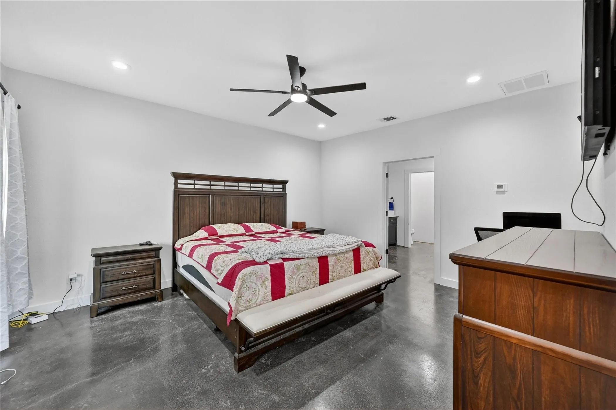Single Family Residence For Sale in Hill County , 528 Hill County Road 4411, Grandview, Texas 76050, 3 Bedroom, 3 Bathroom, 2 Garage spaces, 2,496 Sqft, built in 2023, mls#21286567, Real Estate Agent in Grandview, Homes For Sale in Hill county, Homes For Sale in Grandview, Realtor in Grandview Texas, Real Estate Brokerage Independent Realty Texas, Luminita Cordes Realtor