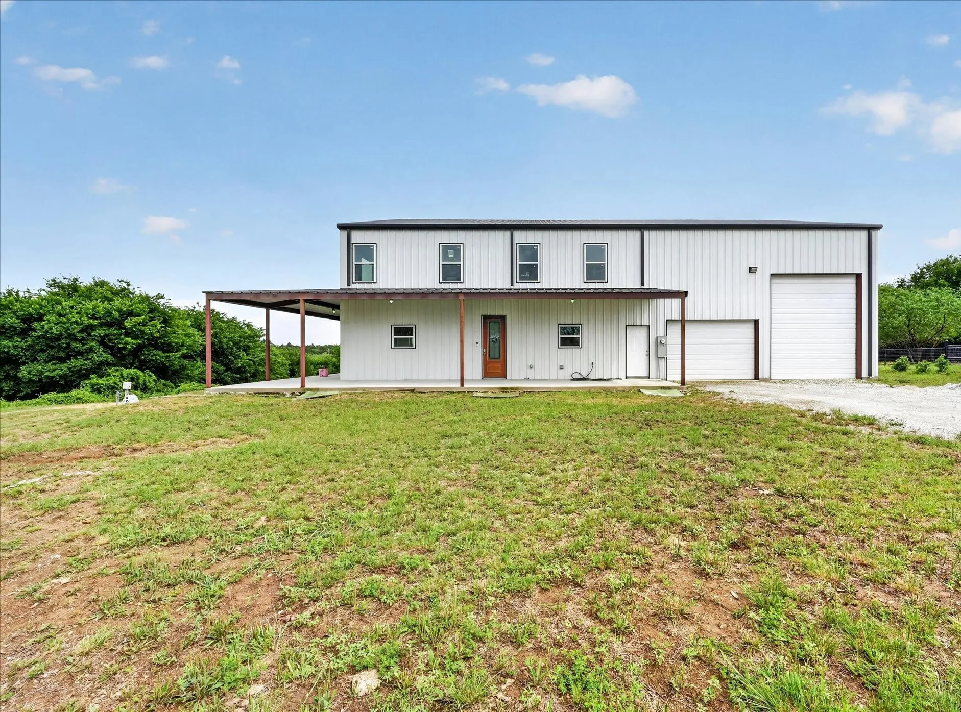 Single Family Residence For Sale in Hill County , 528 Hill County Road 4411, Grandview, Texas 76050, 3 Bedroom, 3 Bathroom, 2 Garage spaces, 2,496 Sqft, built in 2023, mls#21286567, Real Estate Agent in Grandview, Homes For Sale in Hill county, Homes For Sale in Grandview, Realtor in Grandview Texas, Real Estate Brokerage Independent Realty Texas, Luminita Cordes Realtor
