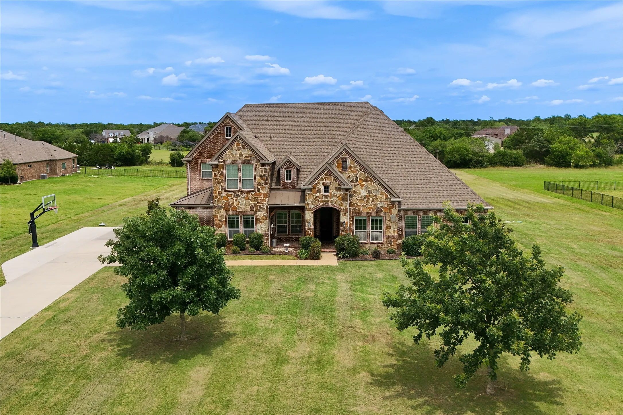 Single Family Residence For Sale in Rockwall County , 3025 Bridgecreek Drive, Rockwall, Texas 75032, 4 Bedroom, 5 Bathroom, 3 Garage spaces, 4,160 Sqft, built in 2013, mls#21285173, Real Estate Agent in Rockwall, Homes For Sale in Rockwall county, Homes For Sale in Rockwall, Realtor in Rockwall Texas, Real Estate Brokerage Independent Realty Texas, Luminita Cordes Realtor