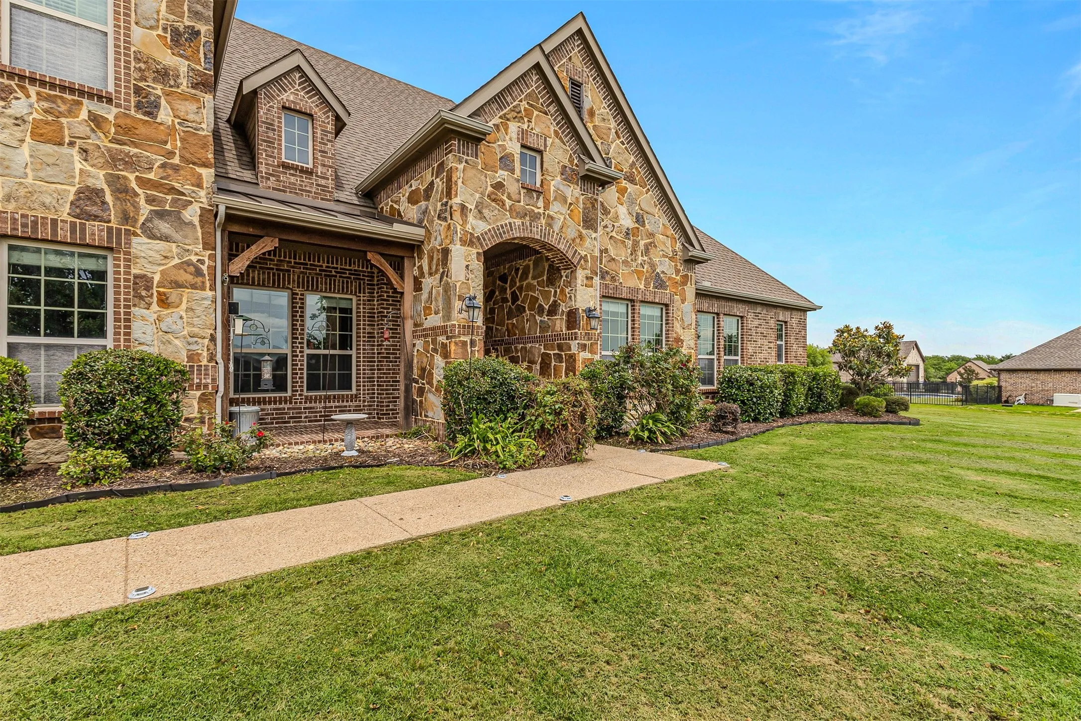 Single Family Residence For Sale in Rockwall County , 3025 Bridgecreek Drive, Rockwall, Texas 75032, 4 Bedroom, 5 Bathroom, 3 Garage spaces, 4,160 Sqft, built in 2013, mls#21285173, Real Estate Agent in Rockwall, Homes For Sale in Rockwall county, Homes For Sale in Rockwall, Realtor in Rockwall Texas, Real Estate Brokerage Independent Realty Texas, Luminita Cordes Realtor