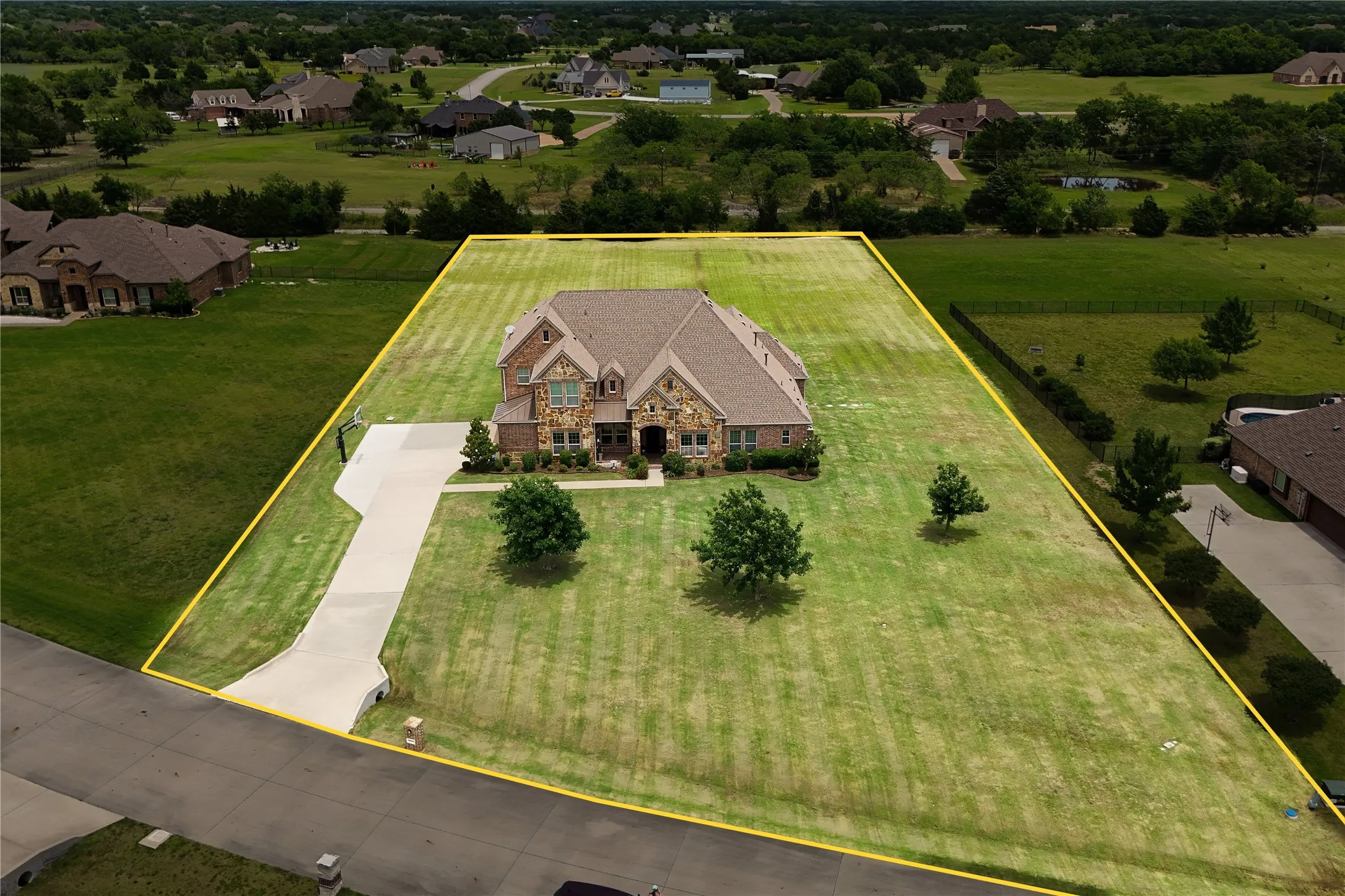 Single Family Residence For Sale in Rockwall County , 3025 Bridgecreek Drive, Rockwall, Texas 75032, 4 Bedroom, 5 Bathroom, 3 Garage spaces, 4,160 Sqft, built in 2013, mls#21285173, Real Estate Agent in Rockwall, Homes For Sale in Rockwall county, Homes For Sale in Rockwall, Realtor in Rockwall Texas, Real Estate Brokerage Independent Realty Texas, Luminita Cordes Realtor