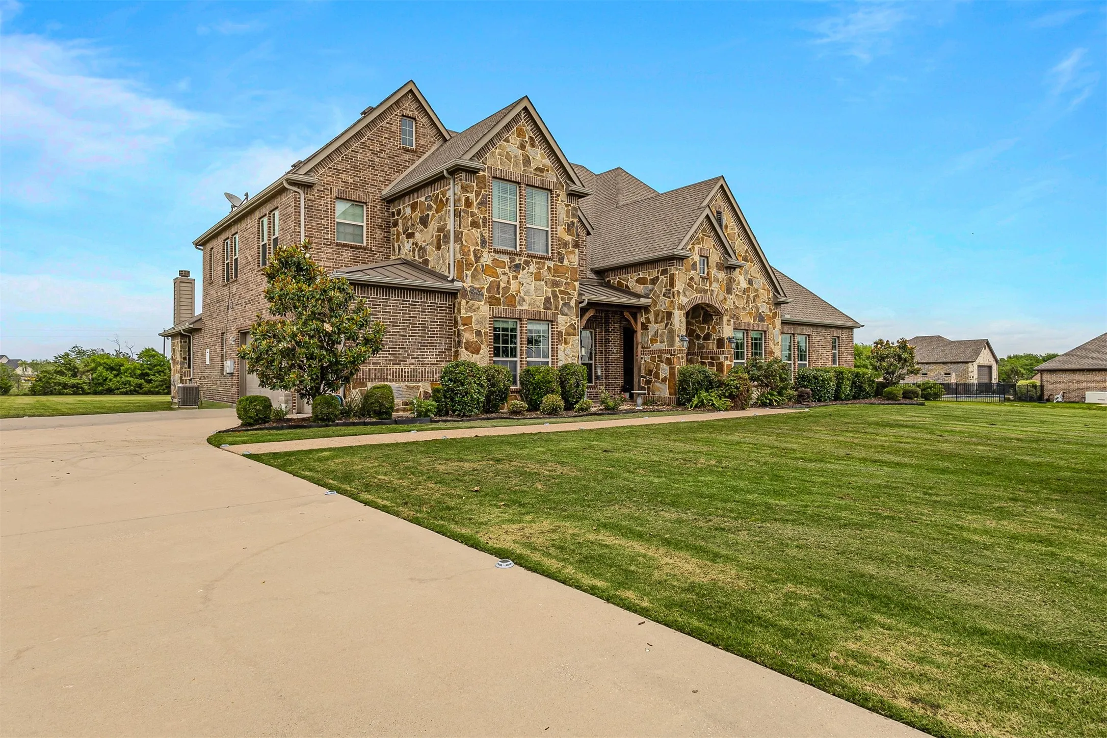 Single Family Residence For Sale in Rockwall County , 3025 Bridgecreek Drive, Rockwall, Texas 75032, 4 Bedroom, 5 Bathroom, 3 Garage spaces, 4,160 Sqft, built in 2013, mls#21285173, Real Estate Agent in Rockwall, Homes For Sale in Rockwall county, Homes For Sale in Rockwall, Realtor in Rockwall Texas, Real Estate Brokerage Independent Realty Texas, Luminita Cordes Realtor