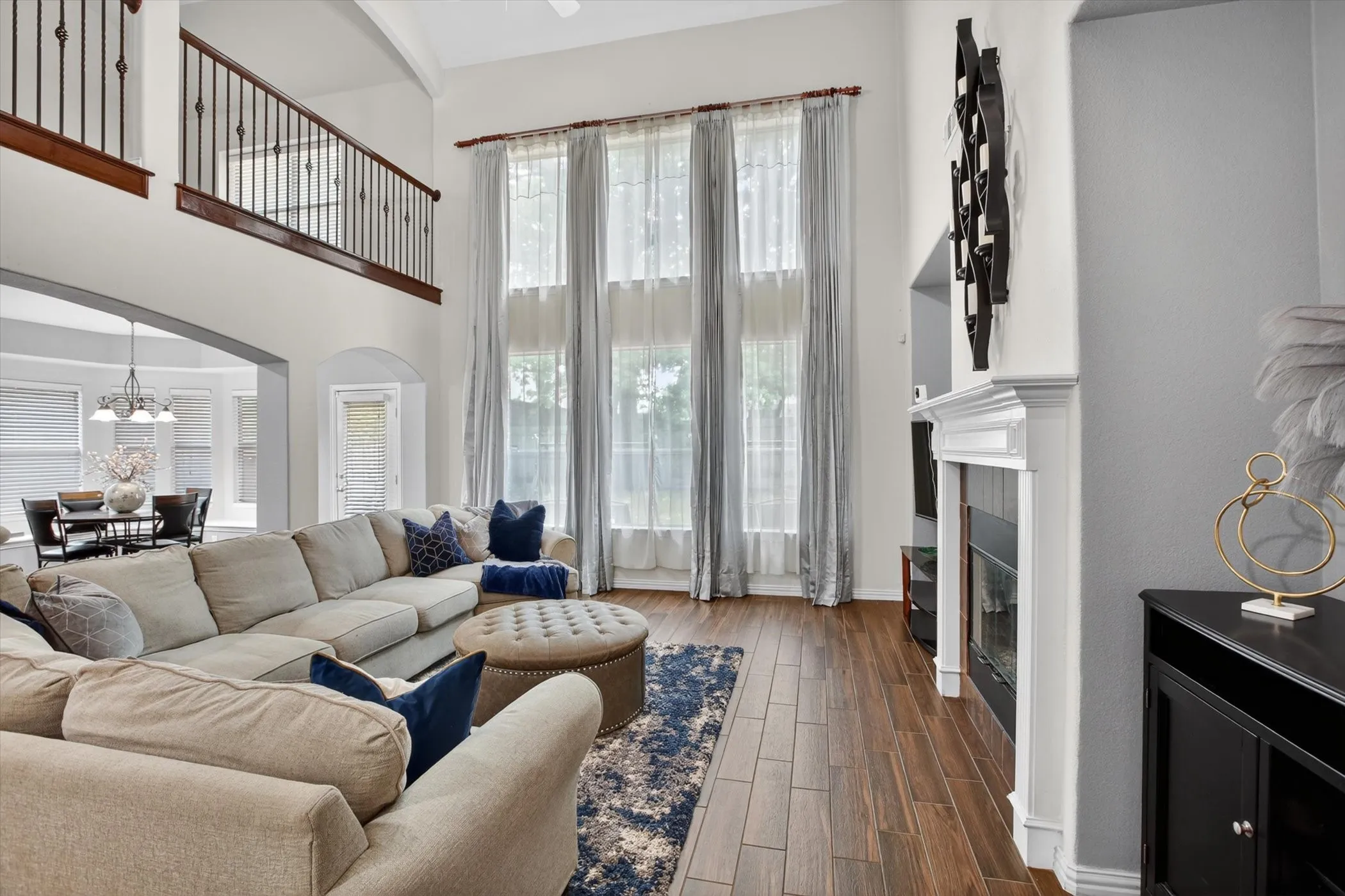 Single Family Residence For Sale in Tarrant County , 6601 Vintage Drive, Arlington, Texas 76001, 5 Bedroom, 5 Bathroom, 2 Garage spaces, 4,594 Sqft, built in 2008, mls#21278122, Real Estate Agent in Arlington, Homes For Sale in Tarrant county, Homes For Sale in Arlington, Realtor in Arlington Texas, Real Estate Brokerage Independent Realty Texas, Luminita Cordes Realtor