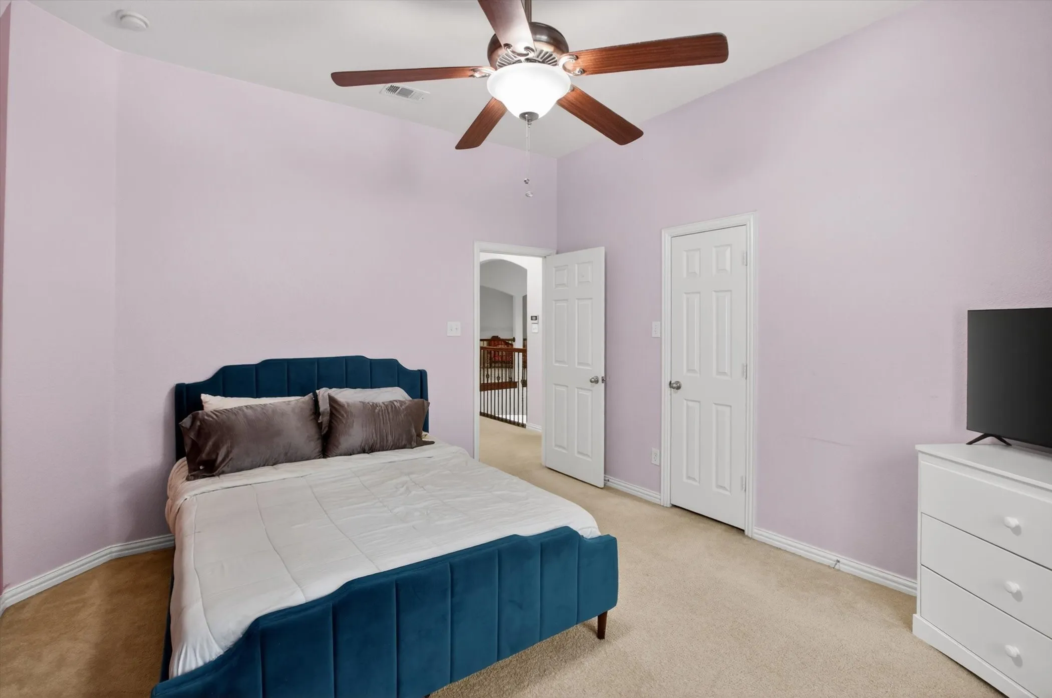 Single Family Residence For Sale in Tarrant County , 6601 Vintage Drive, Arlington, Texas 76001, 5 Bedroom, 5 Bathroom, 2 Garage spaces, 4,594 Sqft, built in 2008, mls#21278122, Real Estate Agent in Arlington, Homes For Sale in Tarrant county, Homes For Sale in Arlington, Realtor in Arlington Texas, Real Estate Brokerage Independent Realty Texas, Luminita Cordes Realtor
