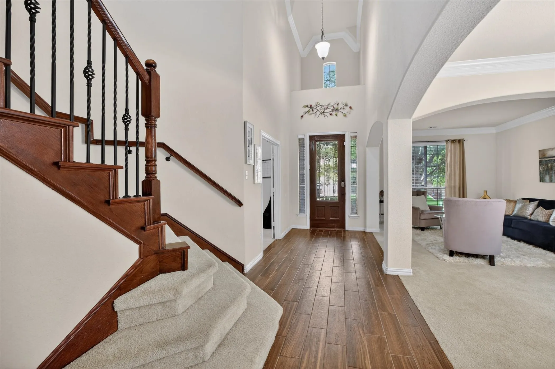 Single Family Residence For Sale in Tarrant County , 6601 Vintage Drive, Arlington, Texas 76001, 5 Bedroom, 5 Bathroom, 2 Garage spaces, 4,594 Sqft, built in 2008, mls#21278122, Real Estate Agent in Arlington, Homes For Sale in Tarrant county, Homes For Sale in Arlington, Realtor in Arlington Texas, Real Estate Brokerage Independent Realty Texas, Luminita Cordes Realtor