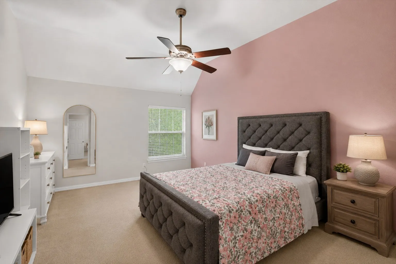Single Family Residence For Sale in Tarrant County , 6601 Vintage Drive, Arlington, Texas 76001, 5 Bedroom, 5 Bathroom, 2 Garage spaces, 4,594 Sqft, built in 2008, mls#21278122, Real Estate Agent in Arlington, Homes For Sale in Tarrant county, Homes For Sale in Arlington, Realtor in Arlington Texas, Real Estate Brokerage Independent Realty Texas, Luminita Cordes Realtor