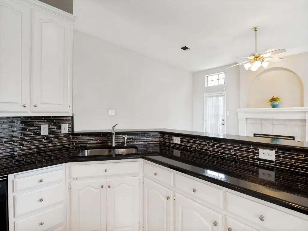 Single Family Residence For Sale in Denton County , 4620 Dusk Meadow Drive, Carrollton, Texas 75010, 4 Bedroom, 3 Bathroom, 2 Garage spaces, 2,353 Sqft, built in 1992, mls#21285539, Real Estate Agent in Carrollton, Homes For Sale in Denton county, Homes For Sale in Carrollton, Realtor in Carrollton Texas, Real Estate Brokerage Independent Realty Texas, Luminita Cordes Realtor