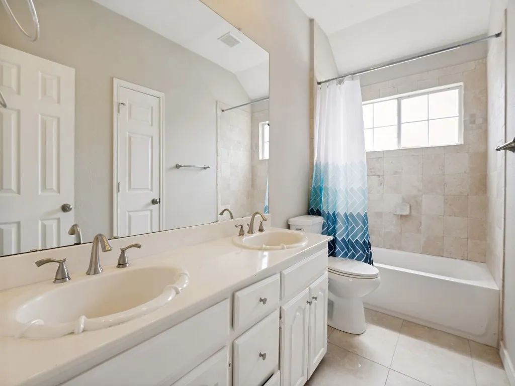Hall bath for bedrooms 2,3 and 4.