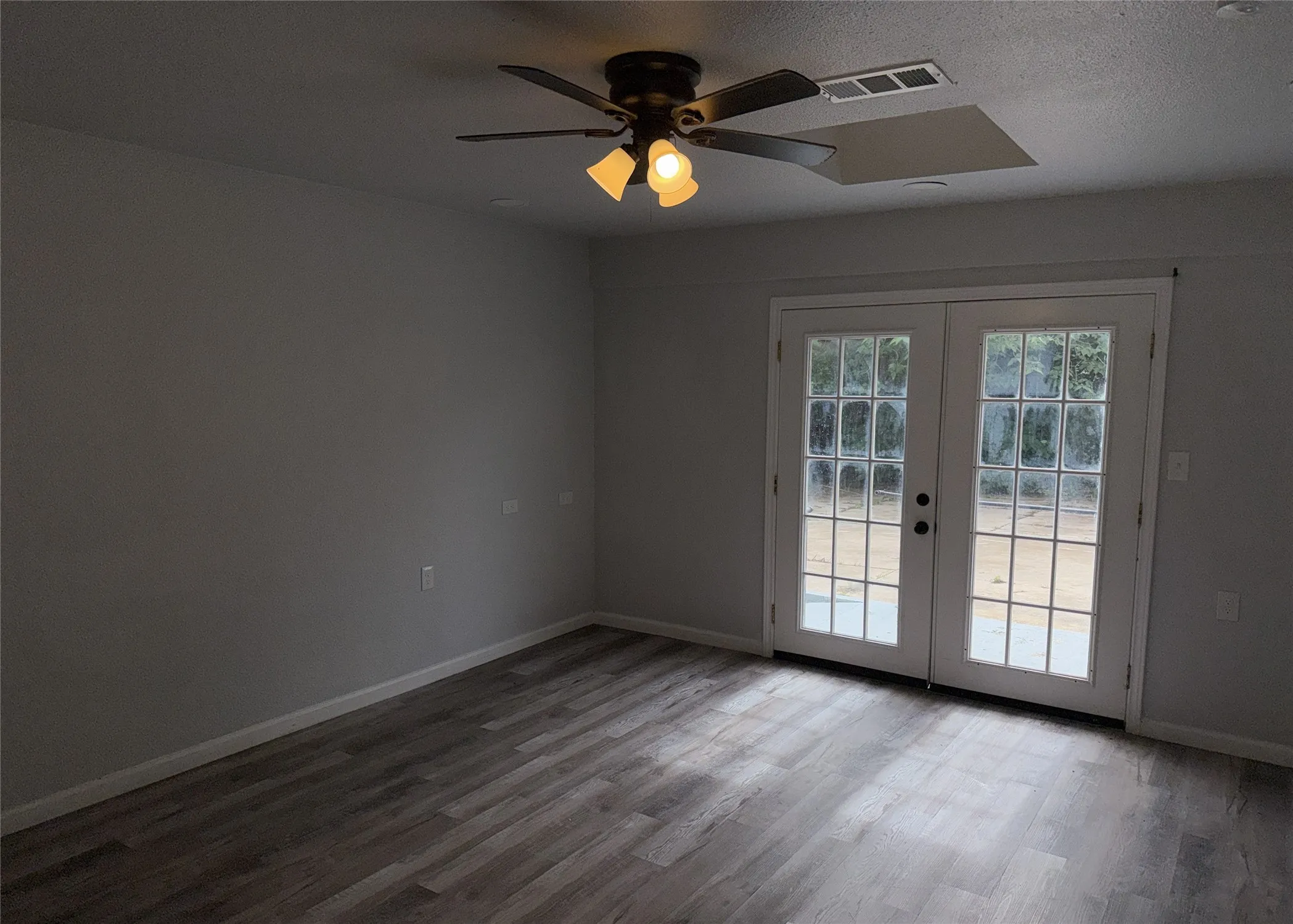 Single Family Residence For Sale in Tarrant County , 5305 Westhaven Drive, Fort Worth, Texas 76132, 4 Bedroom, 3 Bathroom, Garage spaces, 2,208 Sqft, built in 1967, mls#21284621, Real Estate Agent in Fort Worth, Homes For Sale in Tarrant county, Homes For Sale in Fort Worth, Realtor in Fort Worth Texas, Real Estate Brokerage Independent Realty Texas, Luminita Cordes Realtor