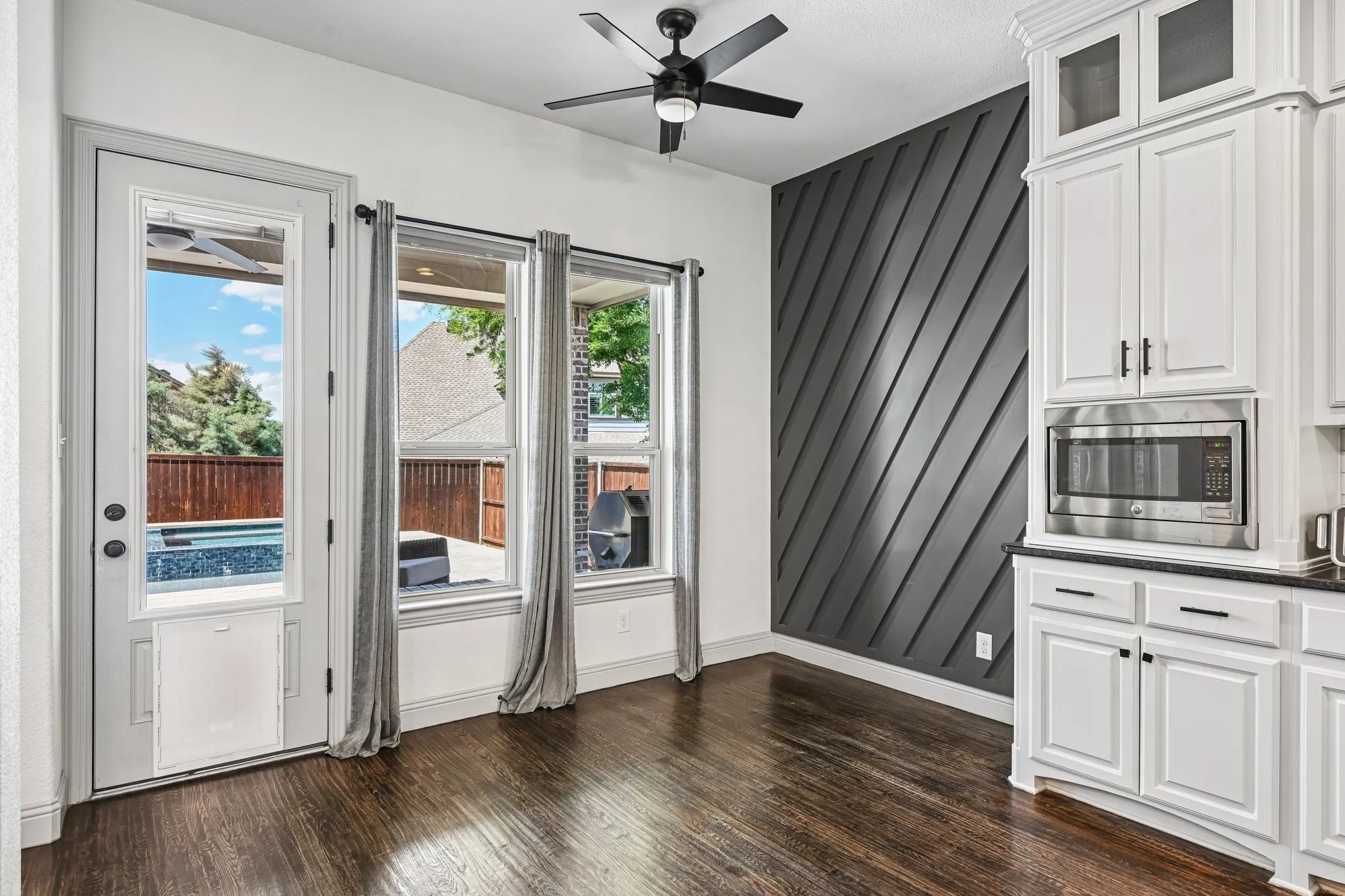 Single Family Residence For Sale in Denton County , 916 Champions Court, Roanoke, Texas 76262, 5 Bedroom, 4 Bathroom, 3 Garage spaces, 3,972 Sqft, built in 2015, mls#21286592, Real Estate Agent in Roanoke, Homes For Sale in Denton county, Homes For Sale in Roanoke, Realtor in Roanoke Texas, Real Estate Brokerage Independent Realty Texas, Luminita Cordes Realtor