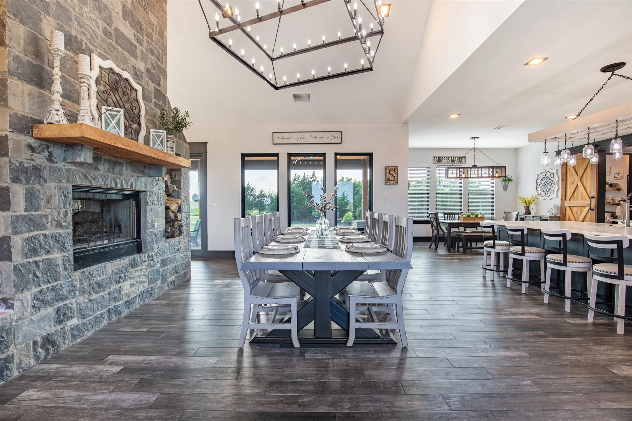 Spacious dining area built to entertaining with double sided fireplace, dramatic vaulted ceilings and open concept living. This area can easily seat up to 21 people to host large gatherings.