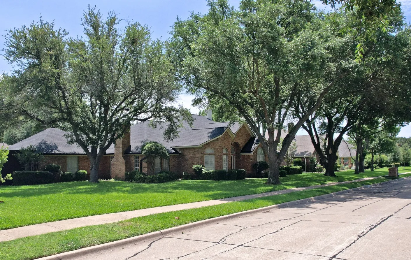 Single Family Residence For Sale in Dallas County , 2902 Live Oak Drive, Rowlett, Texas 75088, 4 Bedroom, 3 Bathroom, 2 Garage spaces, 2,950 Sqft, built in 1990, Price $480,000, mls#21286282, Real Estate Agent in Rowlett, Homes For Sale in Dallas county, Homes For Sale in Rowlett, Realtor in Rowlett Texas, Real Estate Brokerage Independent Realty Texas, Luminita Cordes Realtor